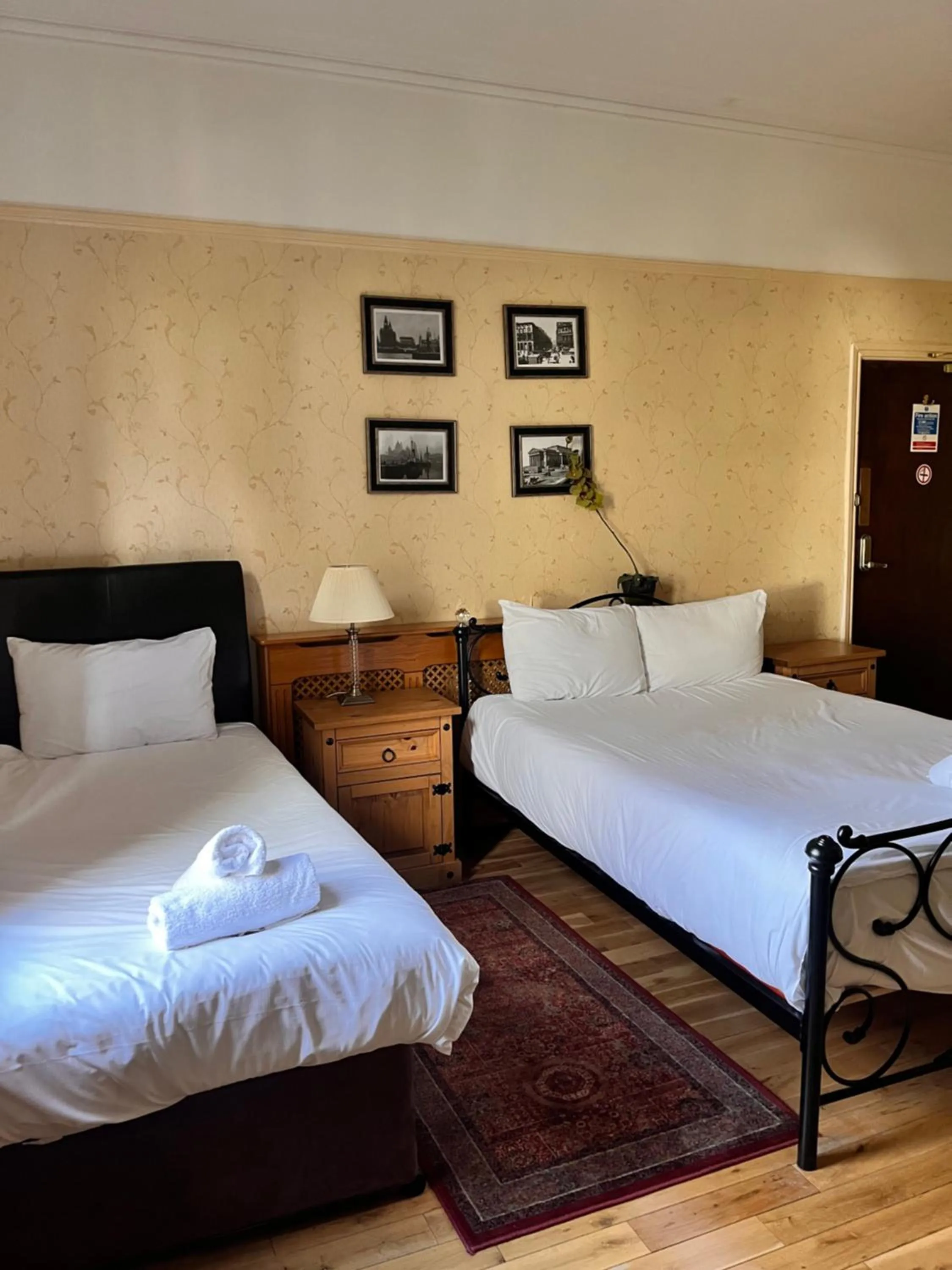 Bedroom, Bed in Beech Mount Grove Suites