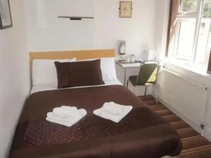 Small Double Room in The Cotswold Small Double Room in The Cotswold