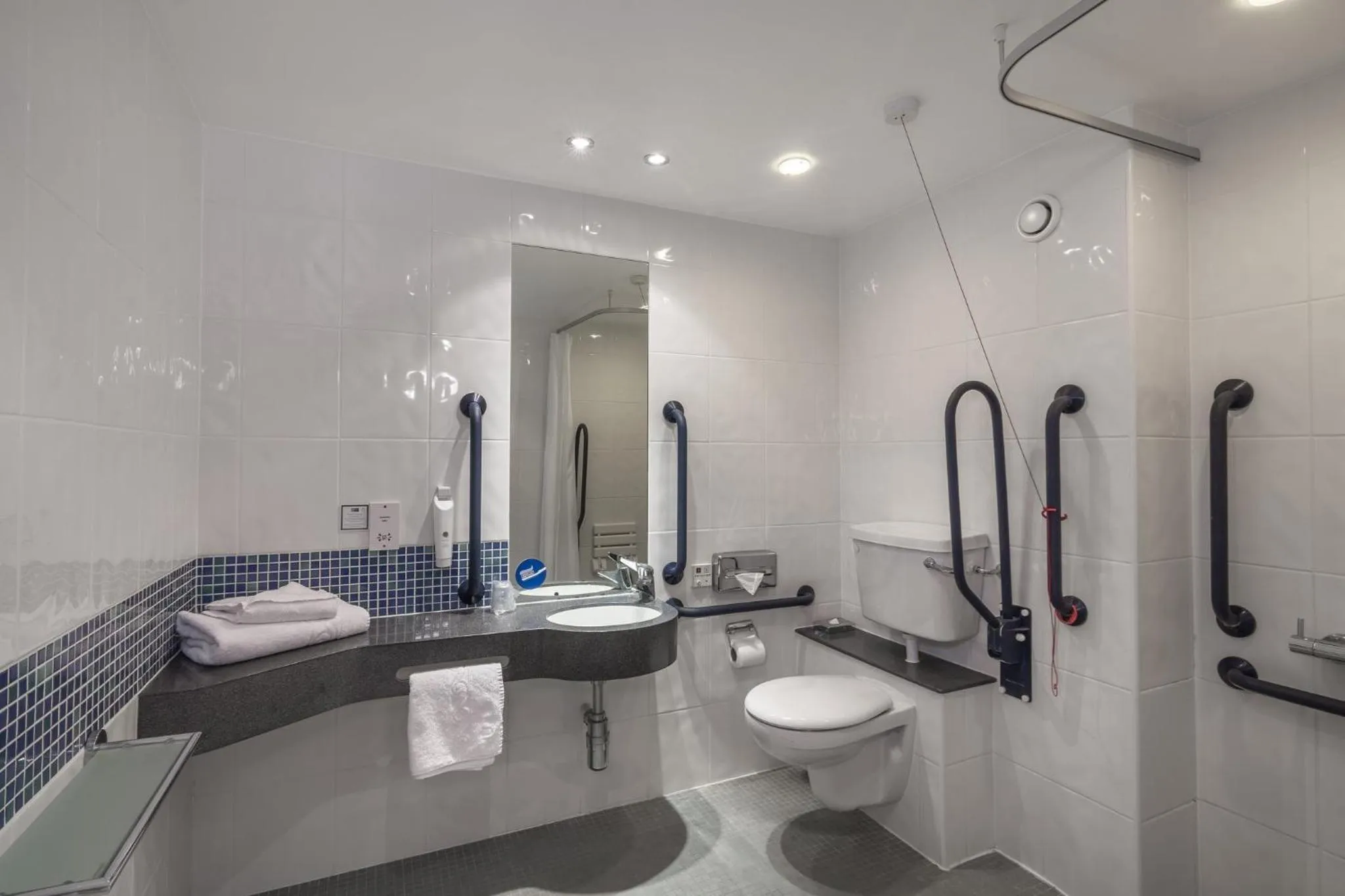 Photo of the whole room in Holiday Inn Express Kettering by IHG