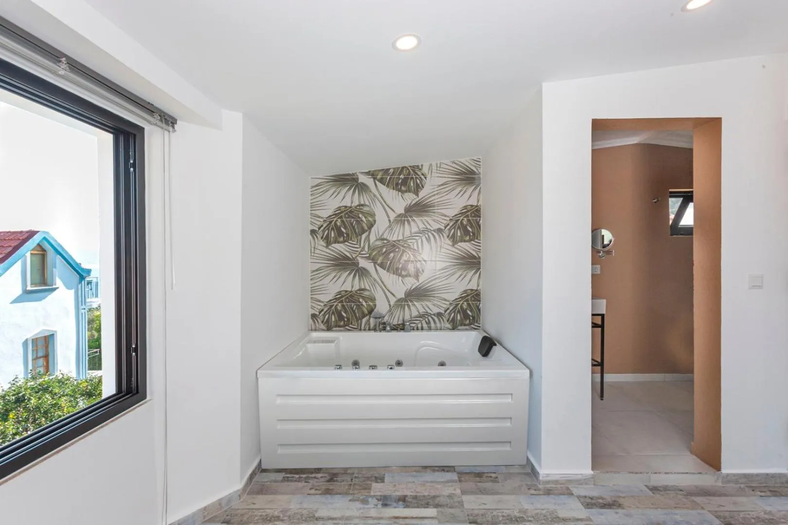 Decorative detail in Payam Hotel