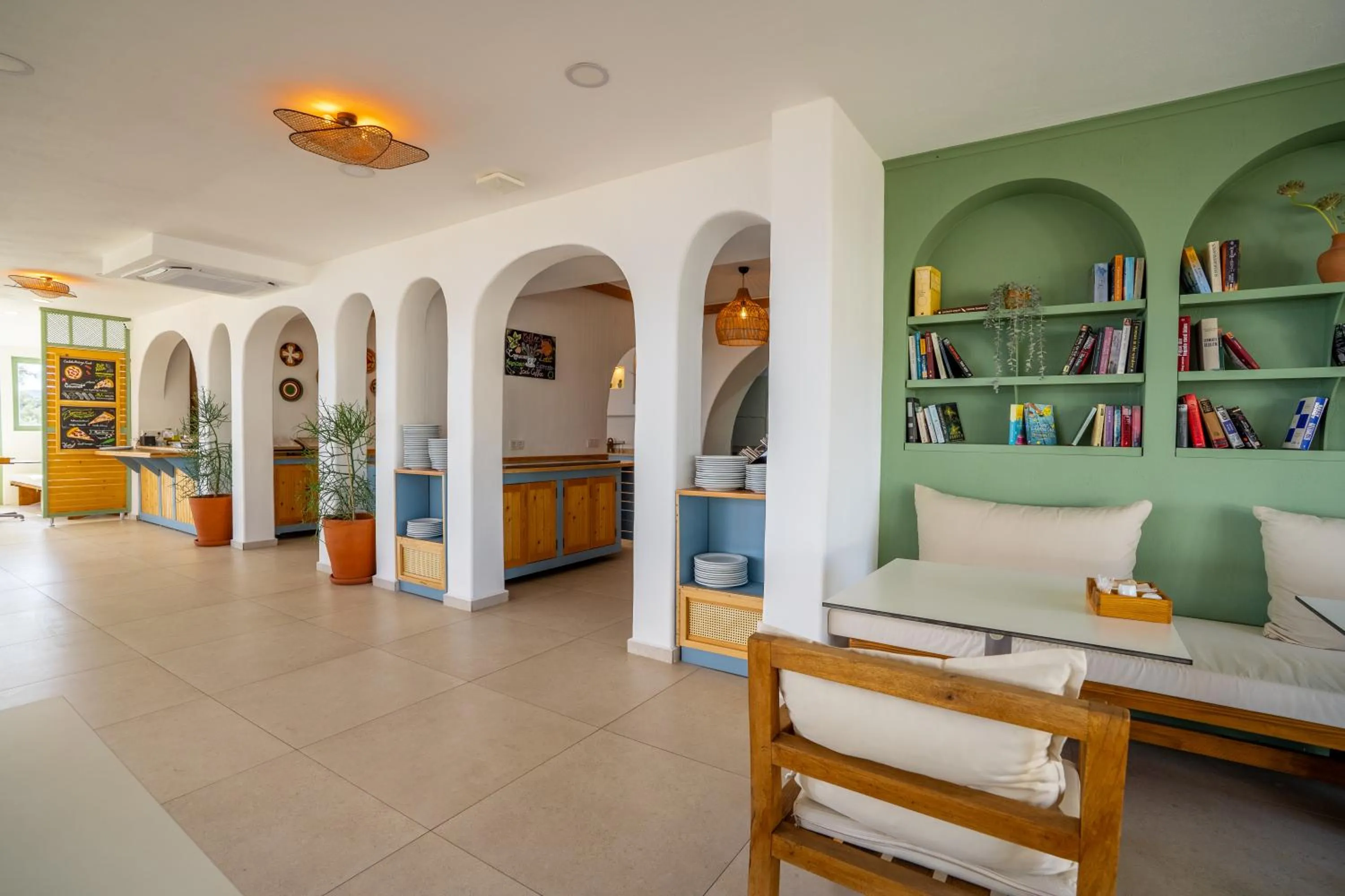 Restaurant/places to eat in Payam Hotel