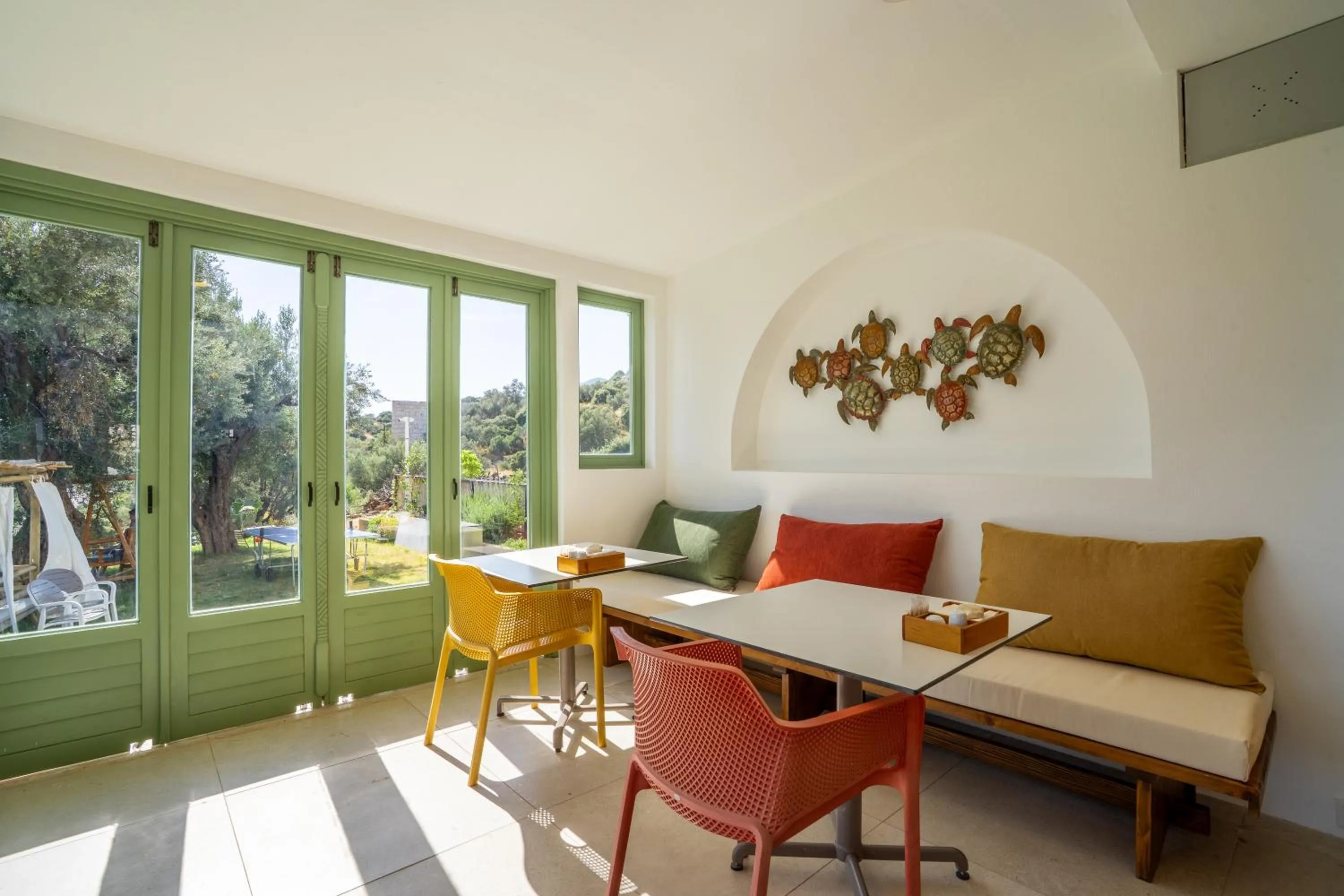 Restaurant/places to eat in Payam Hotel