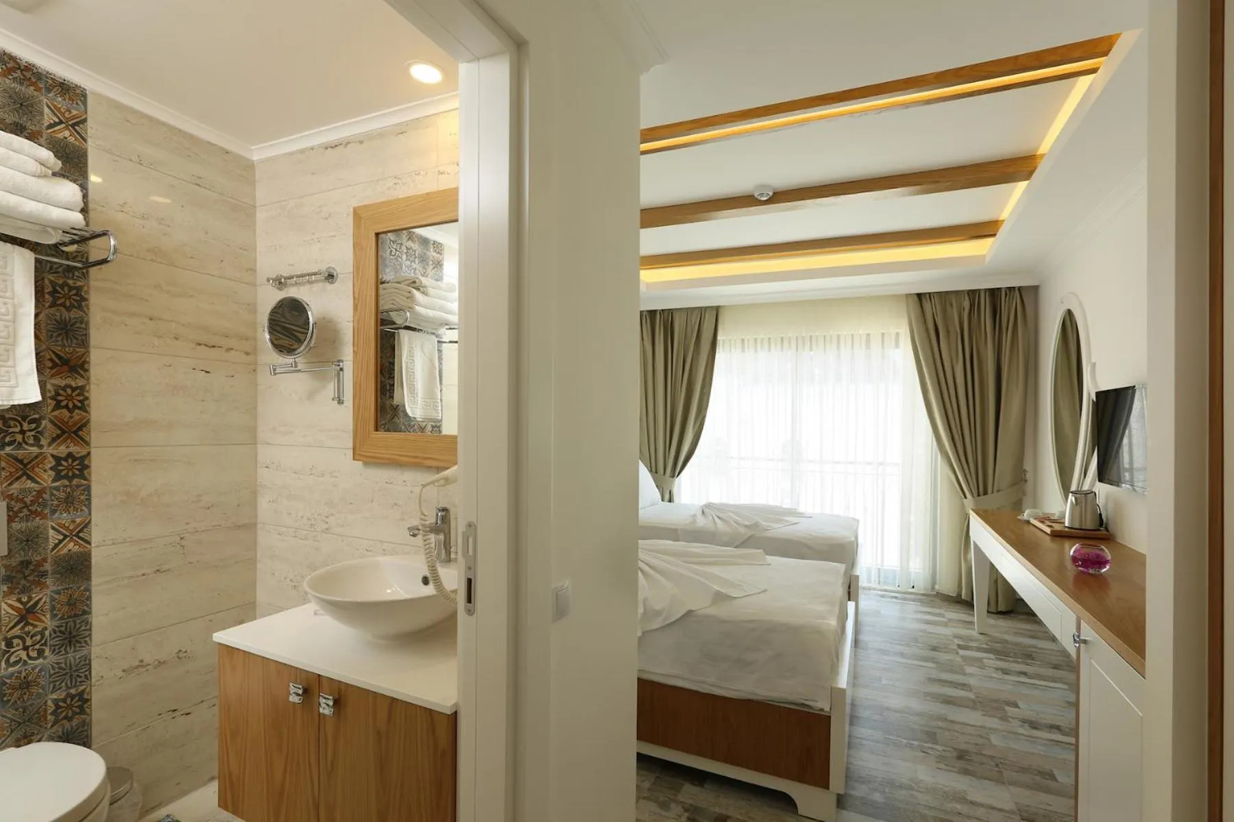 Bathroom, Bed in Payam Hotel