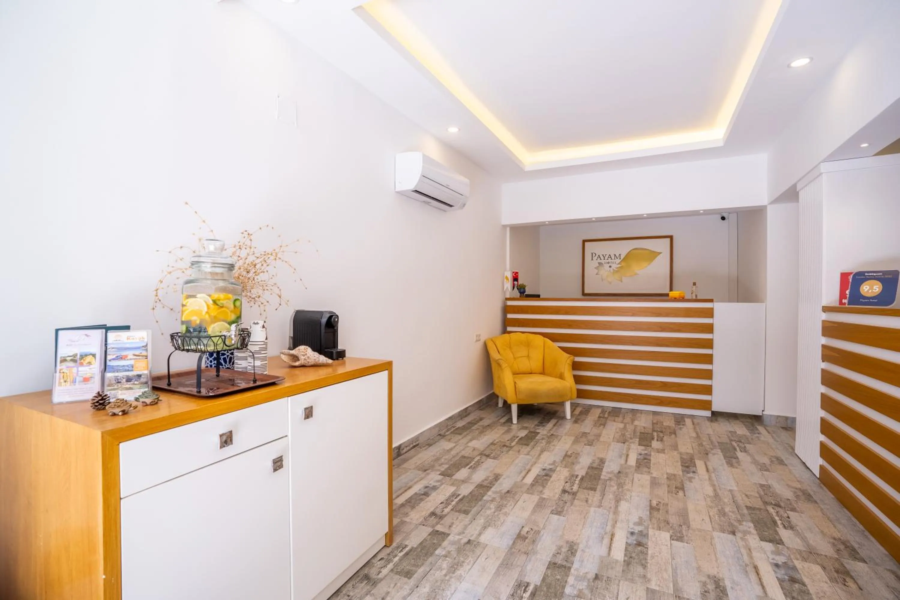 Lobby or reception in Payam Hotel