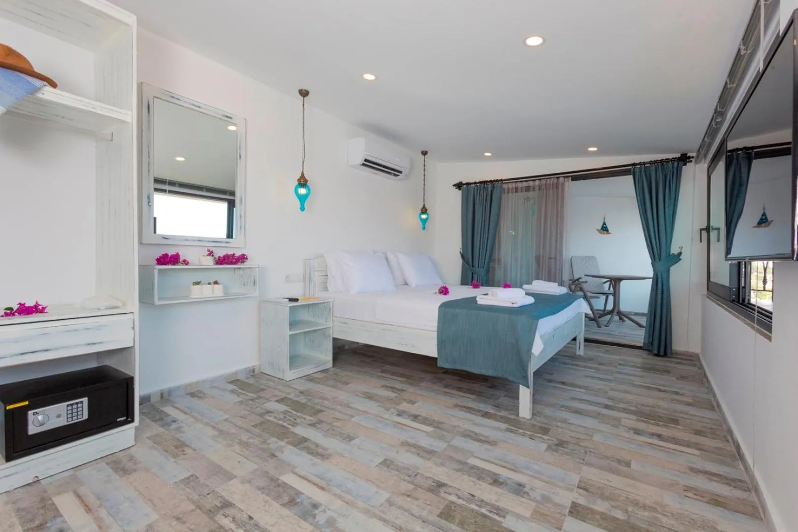 Bedroom, Bed in Payam Hotel