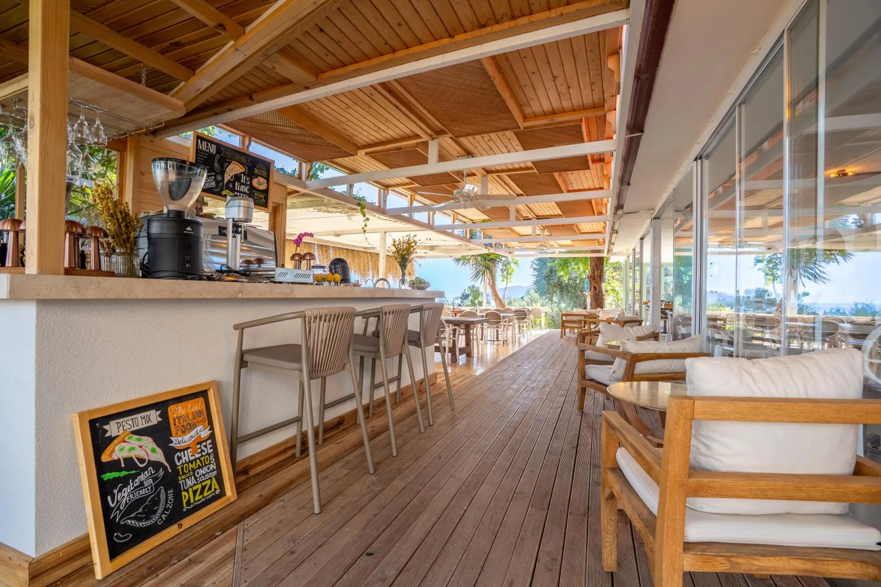 Restaurant/places to eat in Payam Hotel