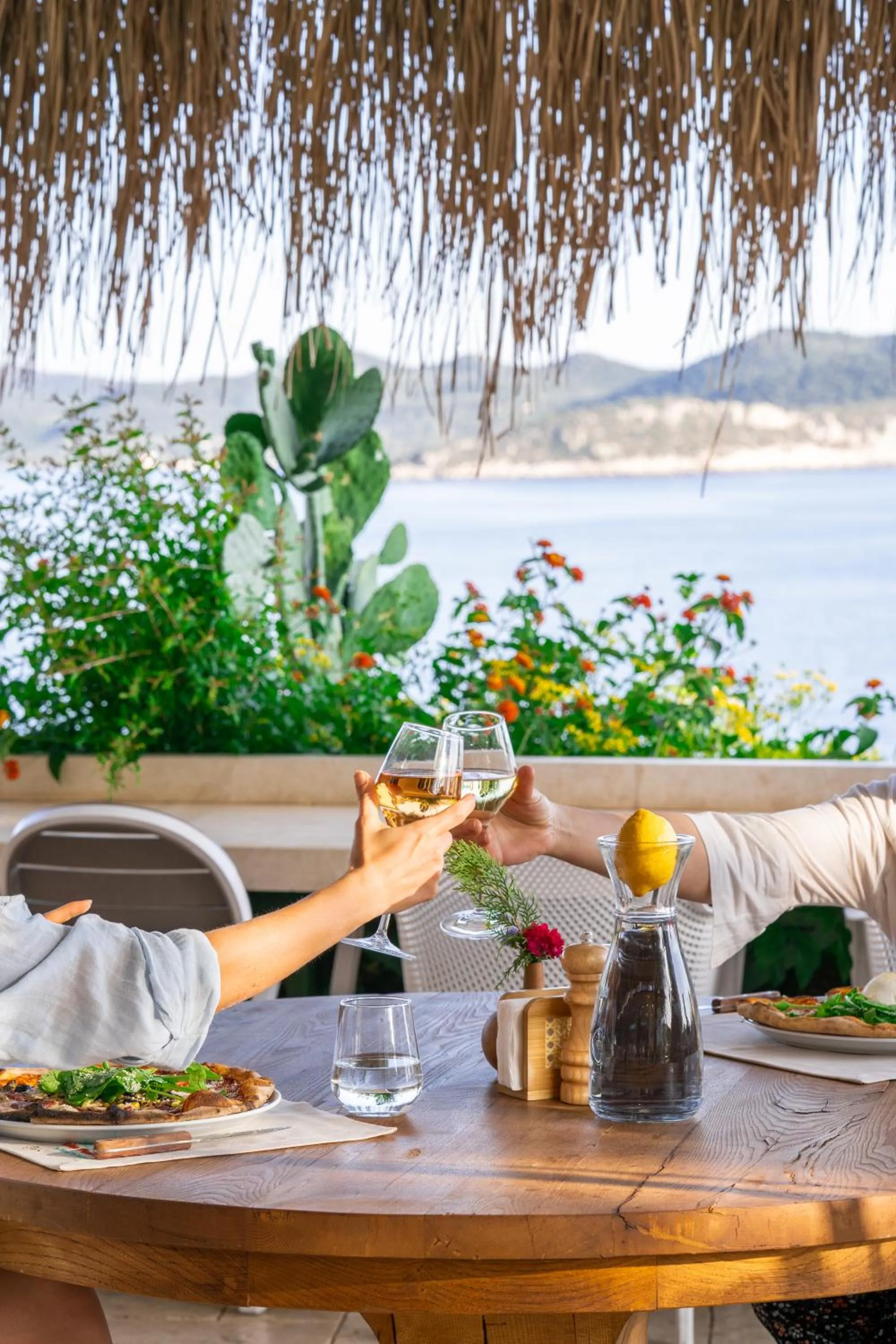 Restaurant/places to eat in Payam Hotel