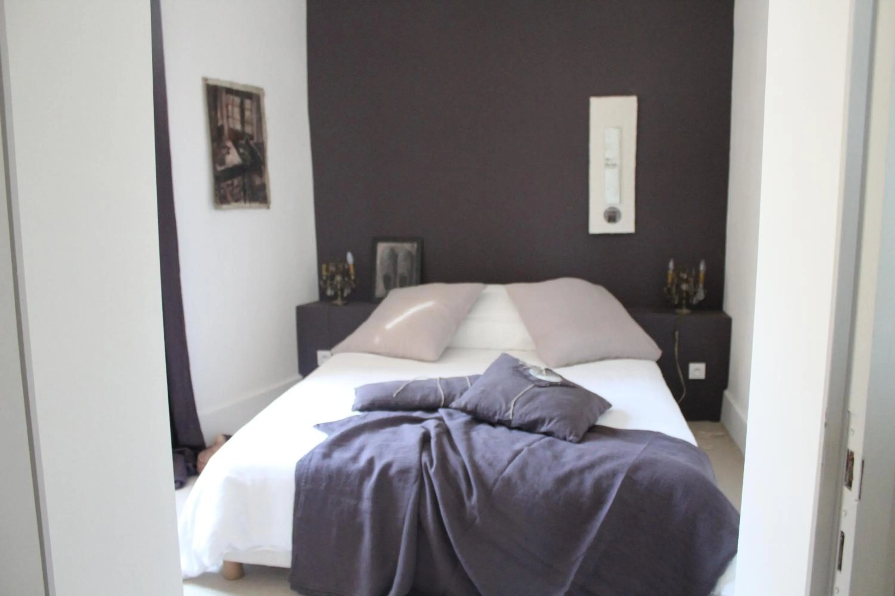 Bedroom, Bed in La maison sur la place