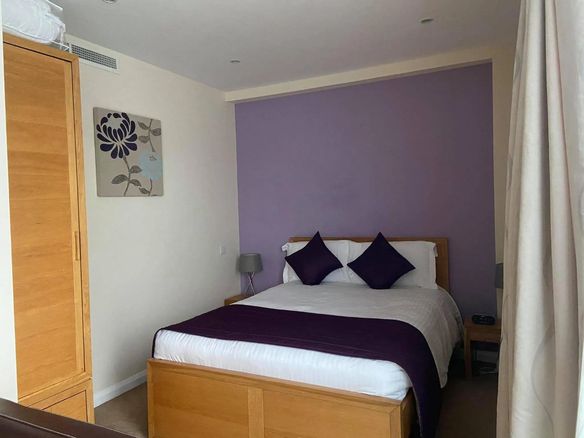 Bedroom, Bed in Liberty Wharf Apartments