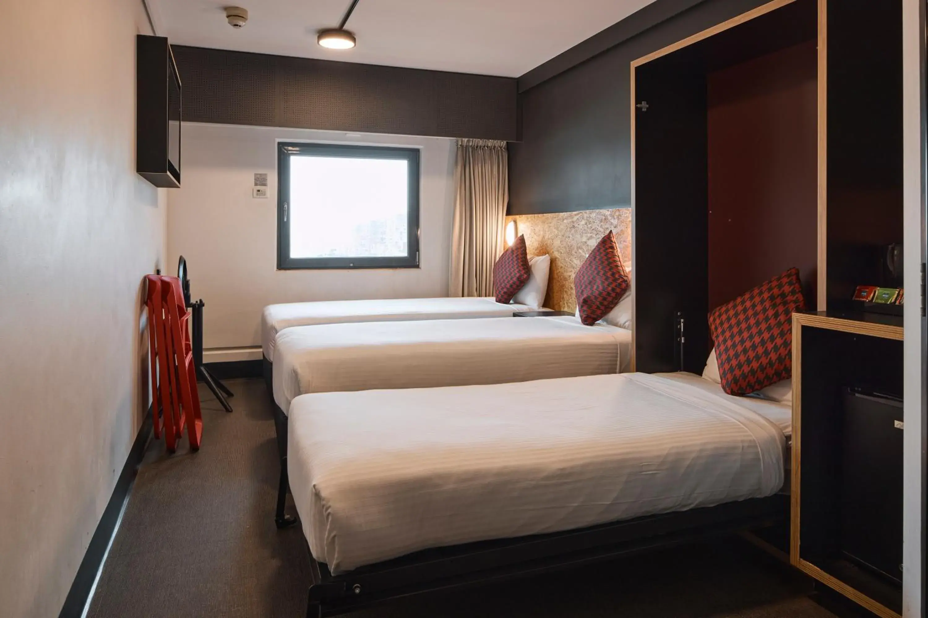 Triple Room with 1 King and 1 Single bed with Habour View in ibis budget Sydney East Triple Room with 1 King and 1 Single bed with Habour View in ibis budget Sydney East