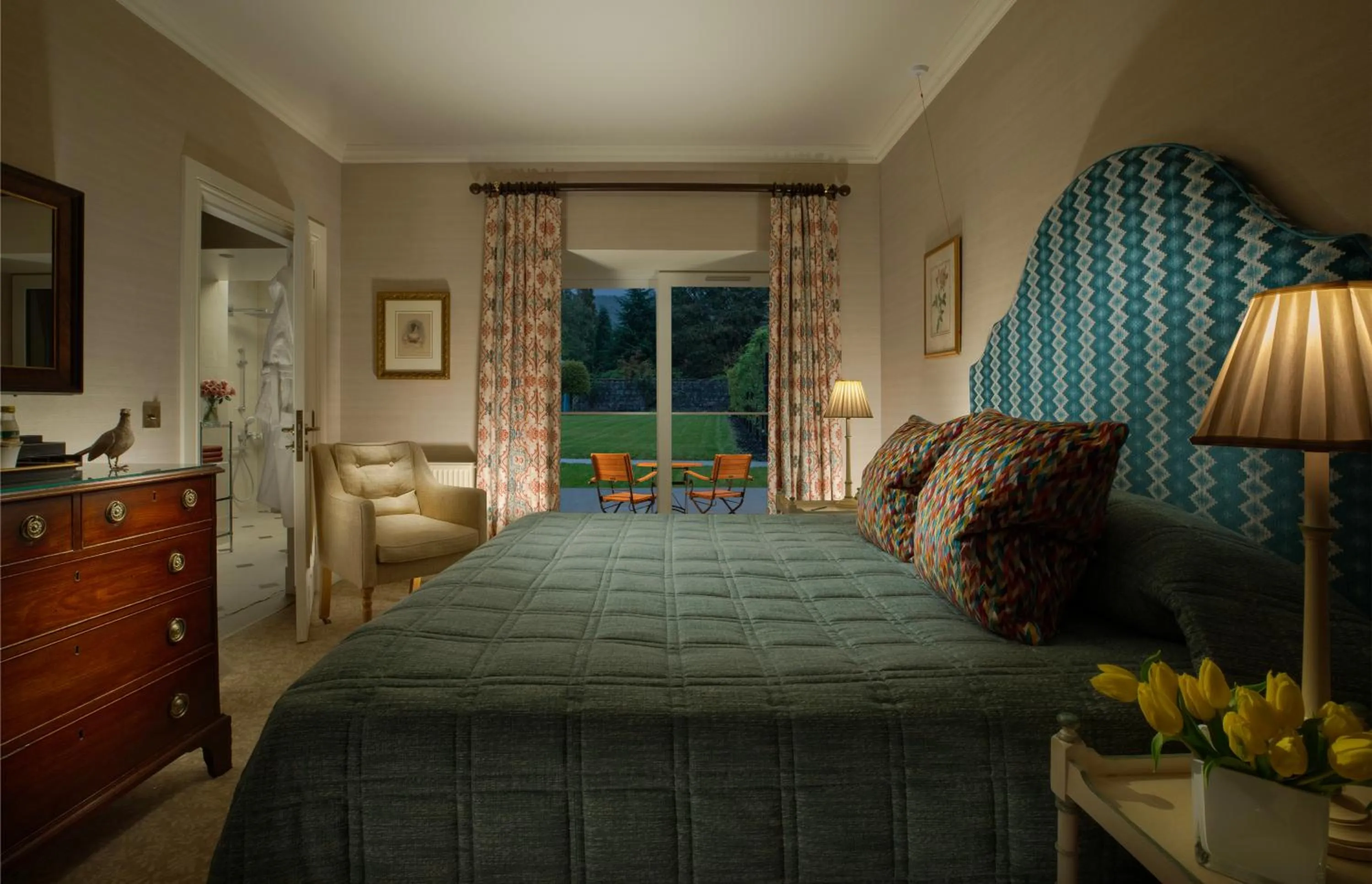 Bedroom, Bed in Inverlochy Castle Hotel