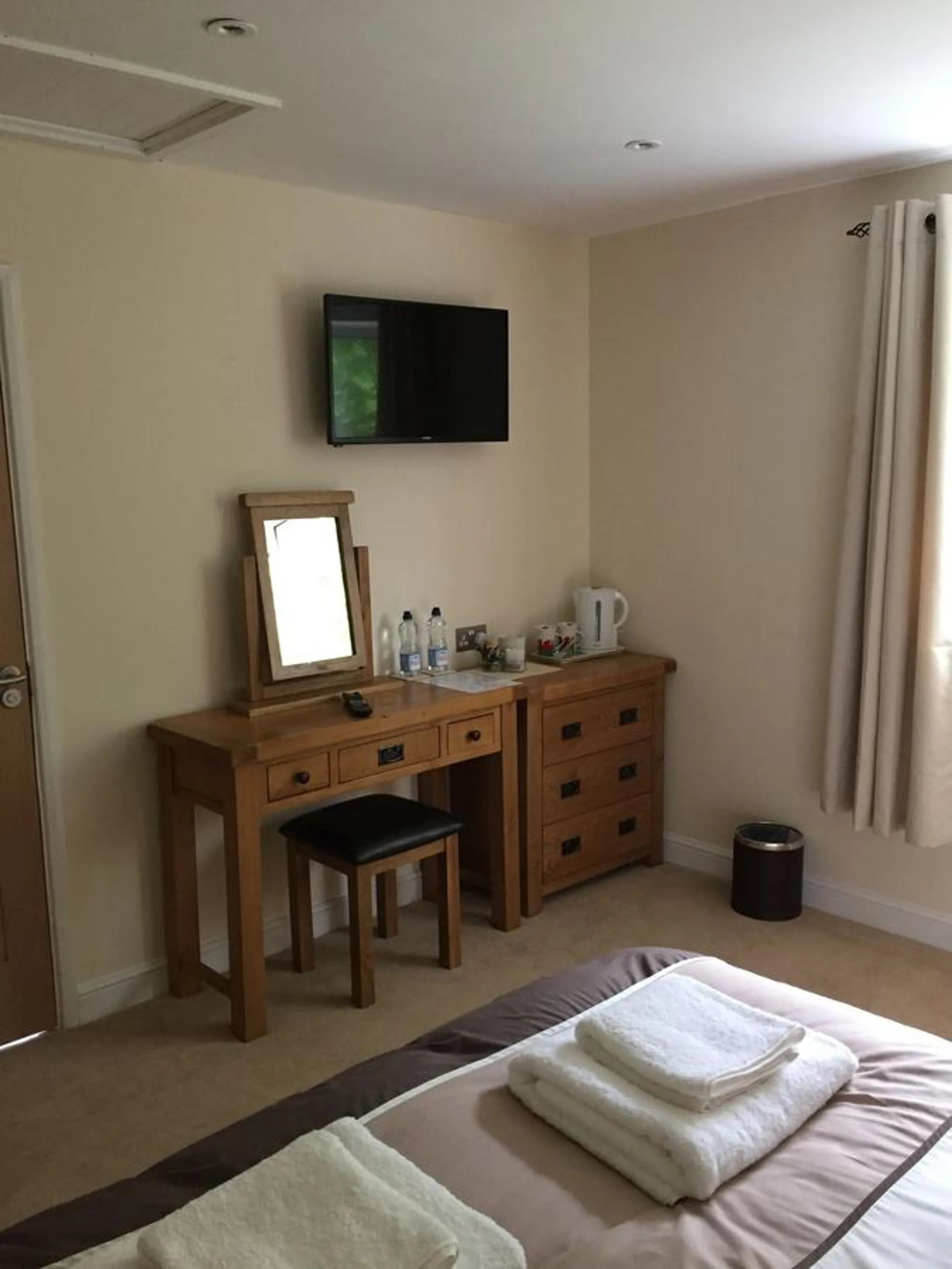 Coffee/tea facilities, Bed in Bryn Derwen