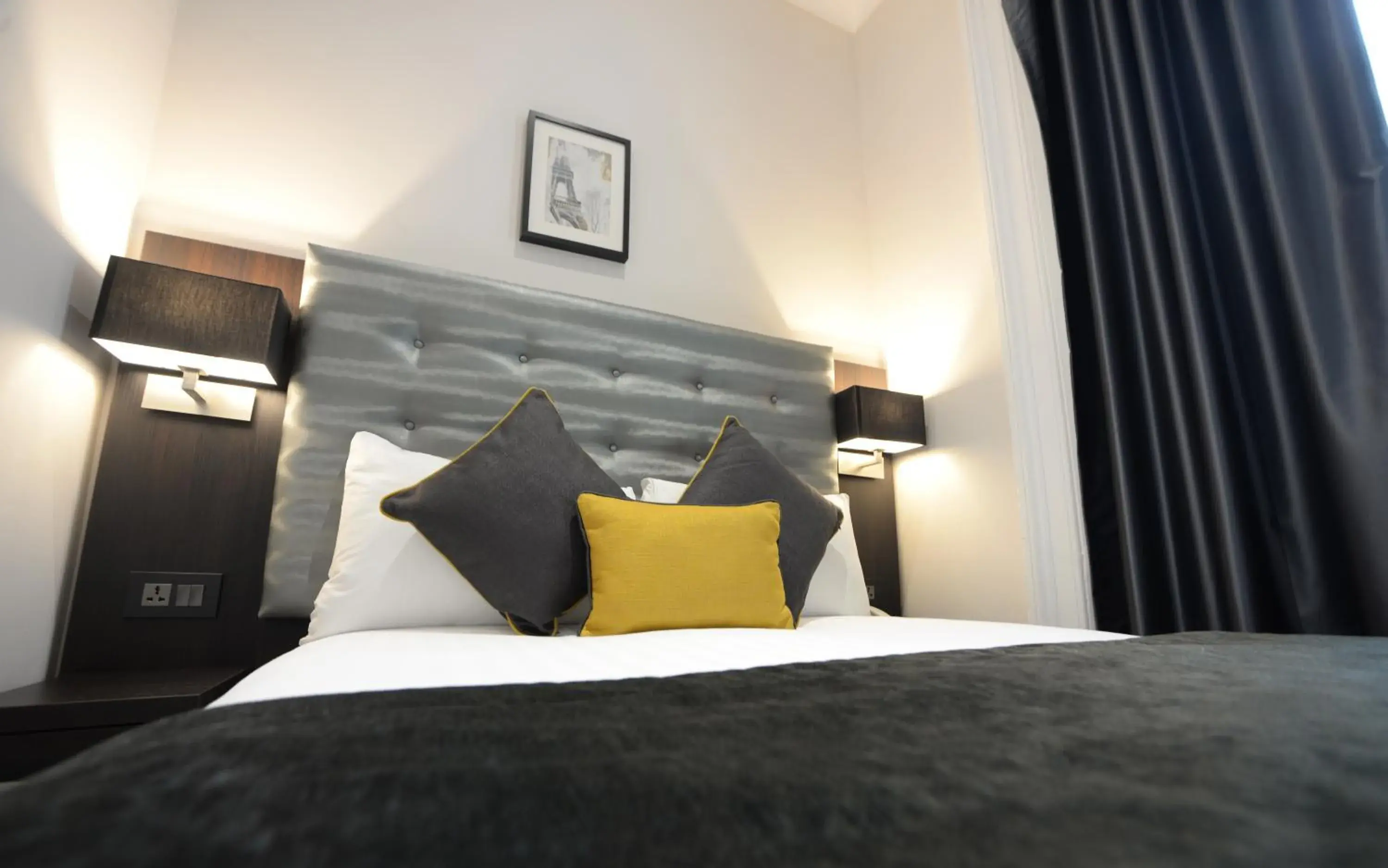 Double Room with private toilet and shower in The 29 London Double Room with private toilet and shower in The 29 London