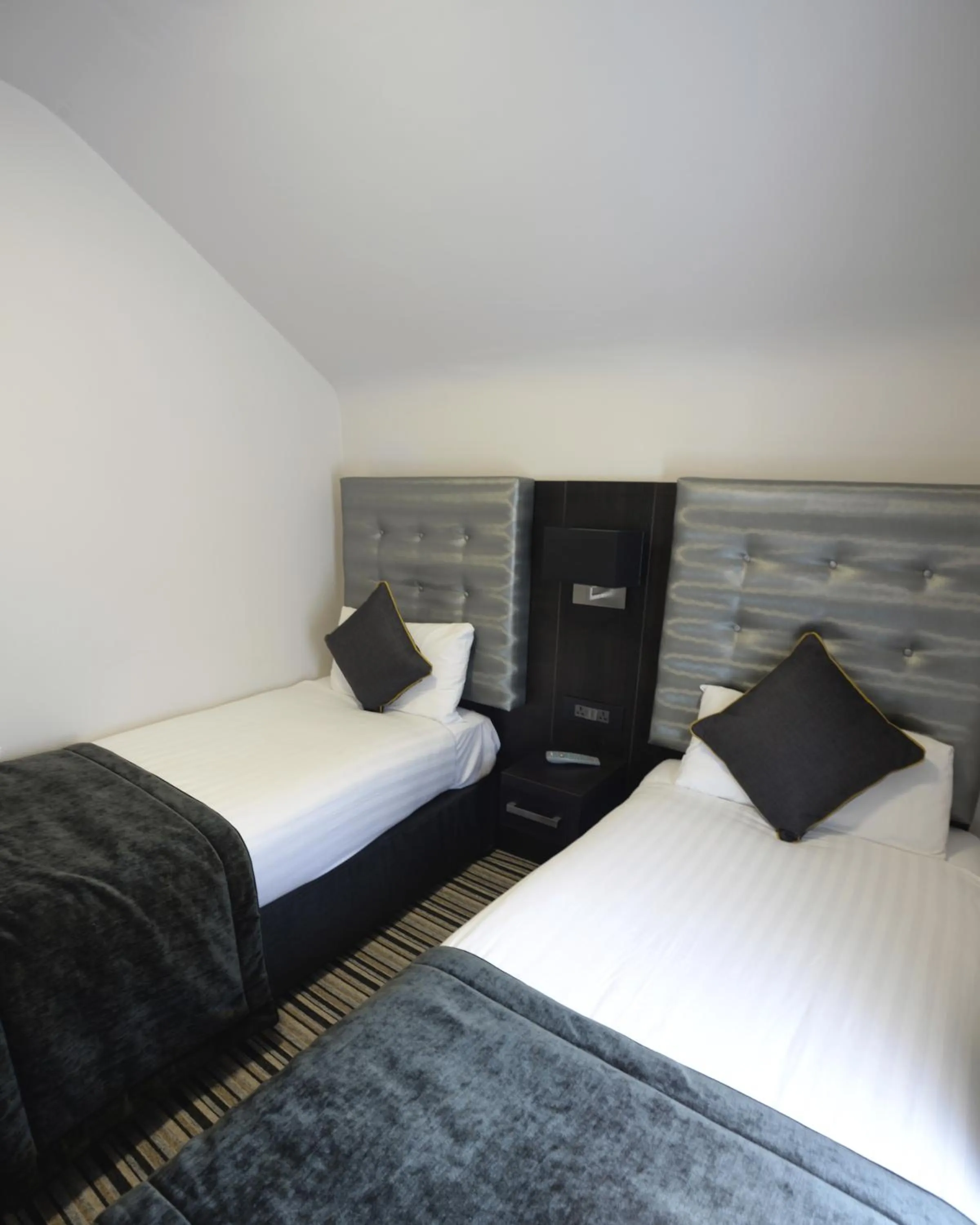 Bedroom, Bed in The 29 London