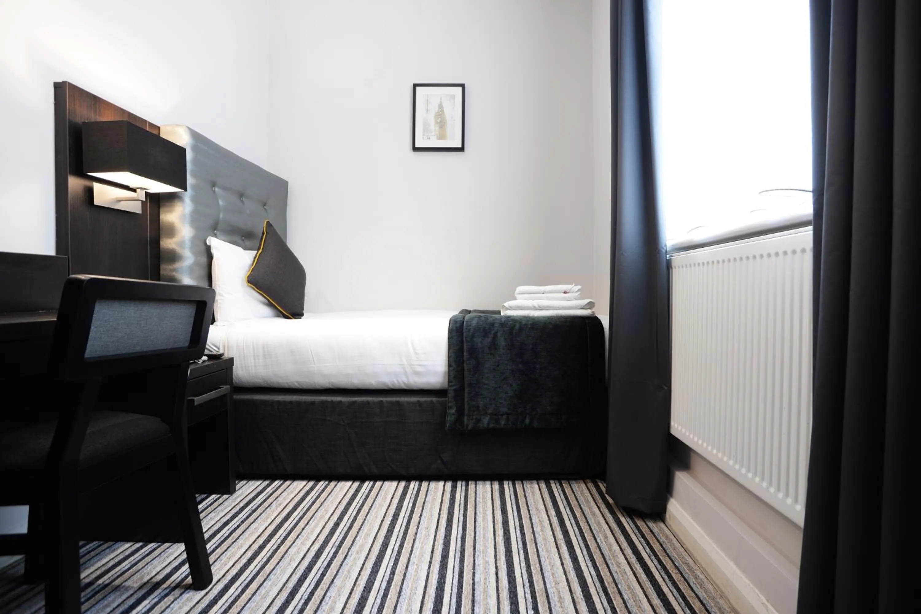 Bedroom, Bed in The 29 London