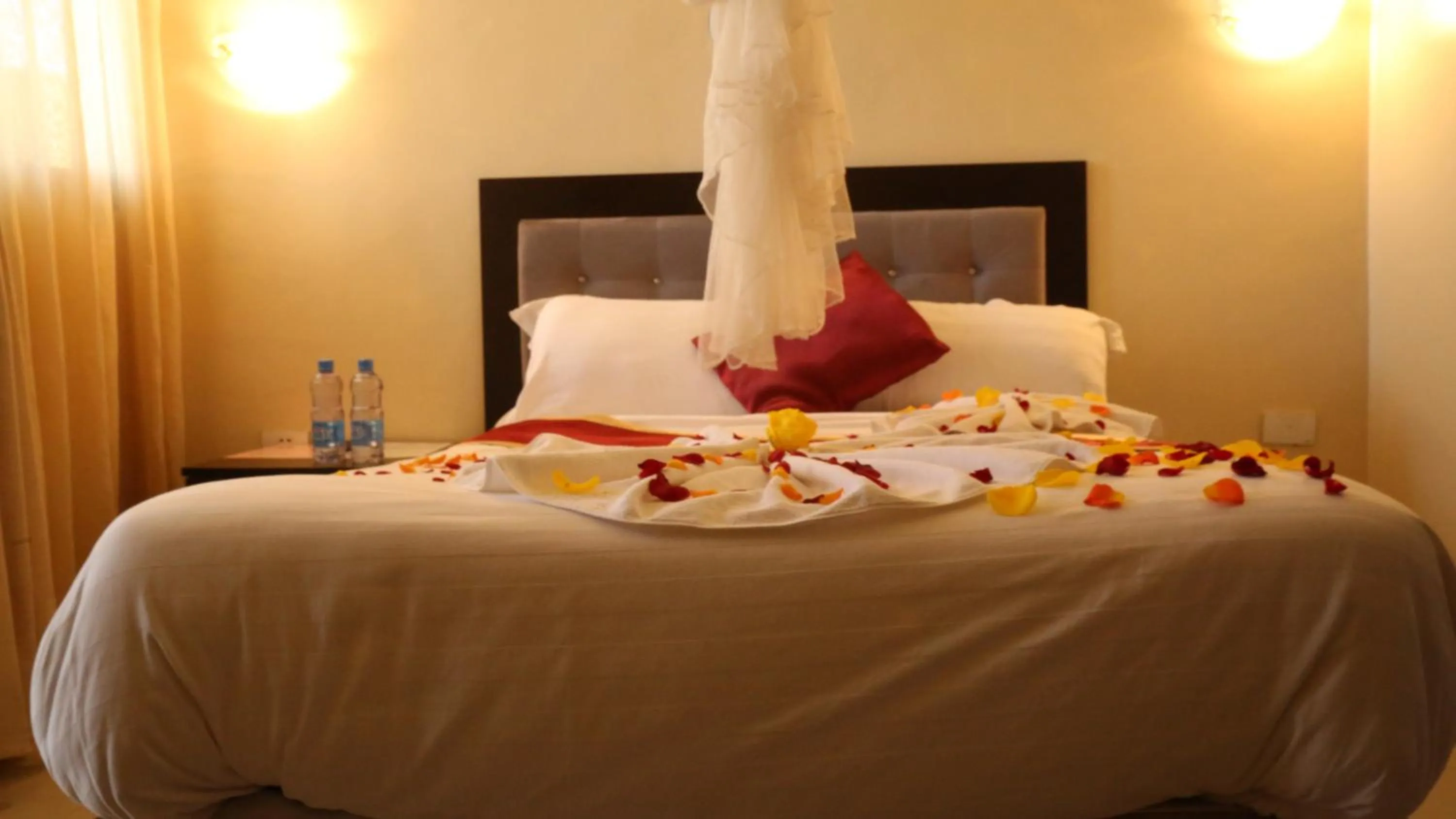 Bed in Lakemark Hotel and Tour Service Bahir Dar