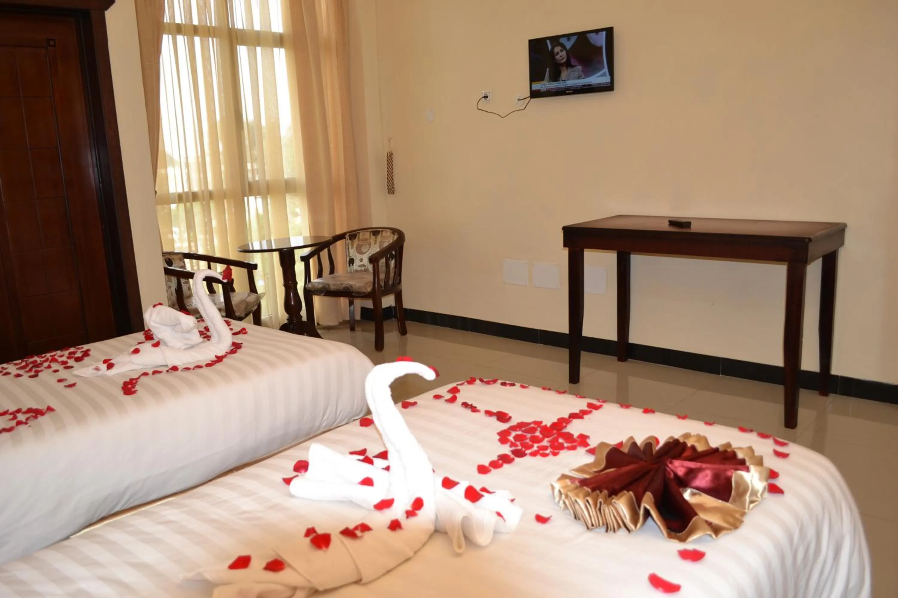 Bed in Lakemark Hotel and Tour Service Bahir Dar