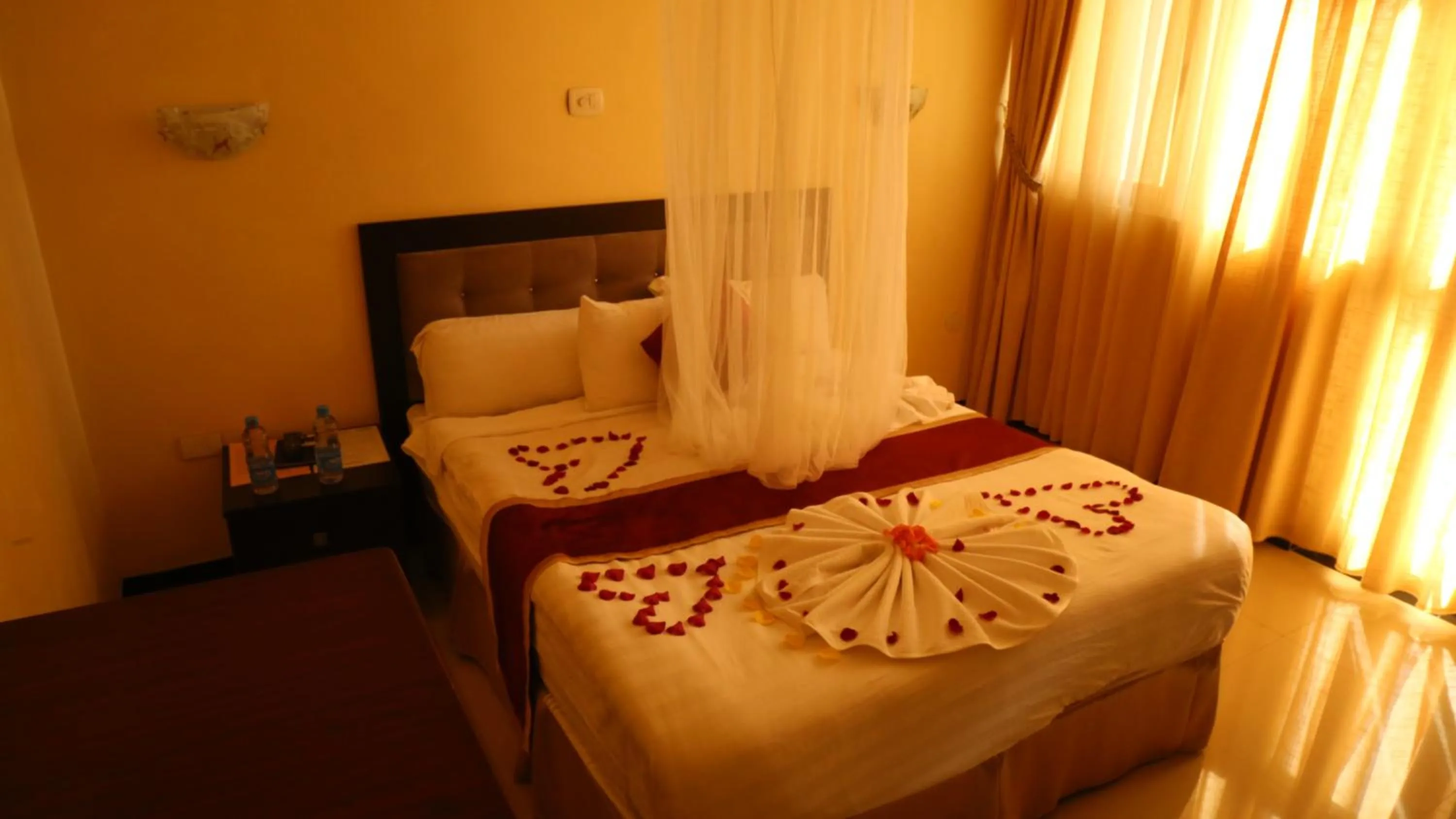 Bed in Lakemark Hotel and Tour Service Bahir Dar