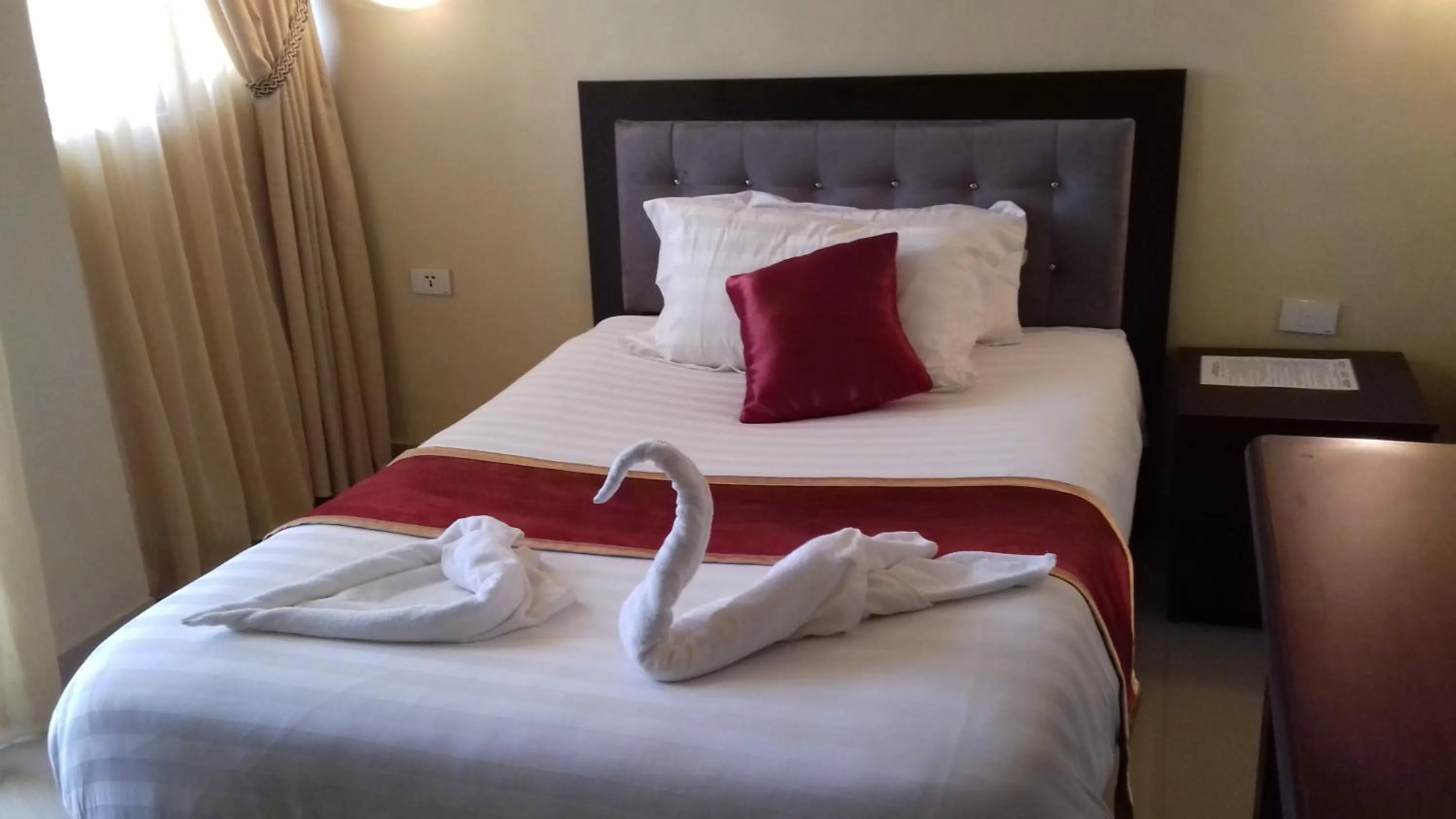Bed in Lakemark Hotel and Tour Service Bahir Dar