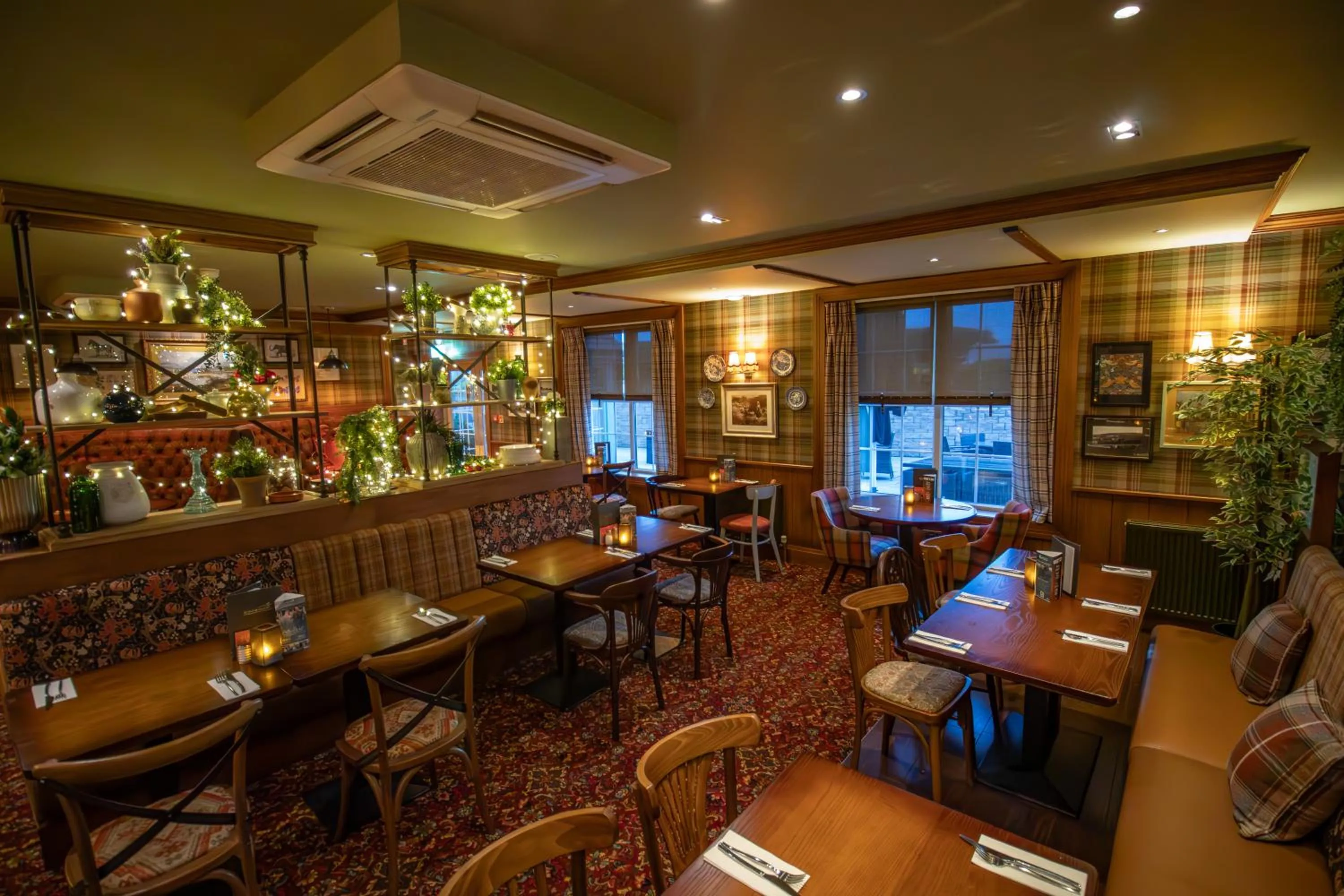 Restaurant/places to eat in The Loans Inn