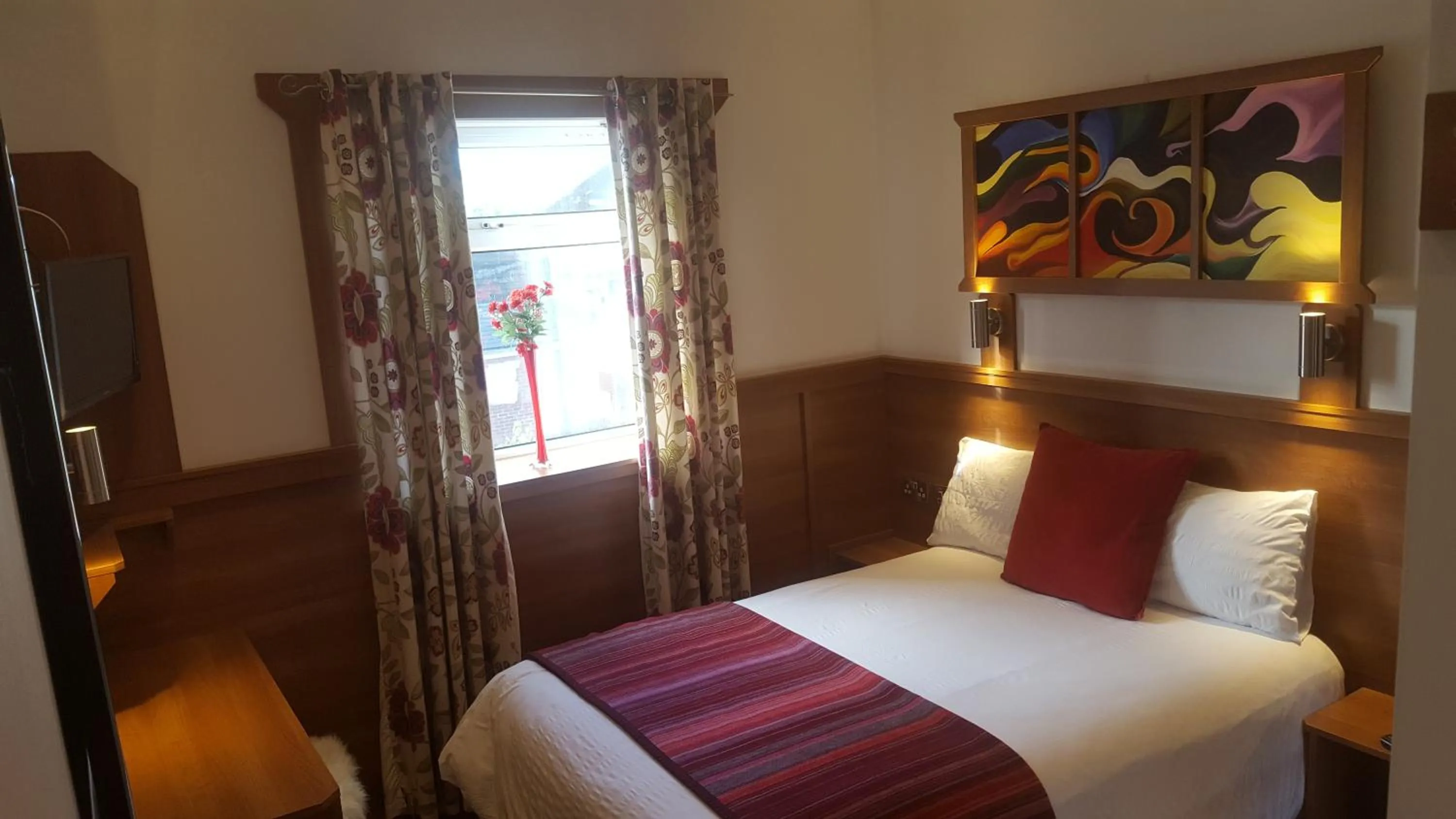 Bedroom, Bed in Rose Park House