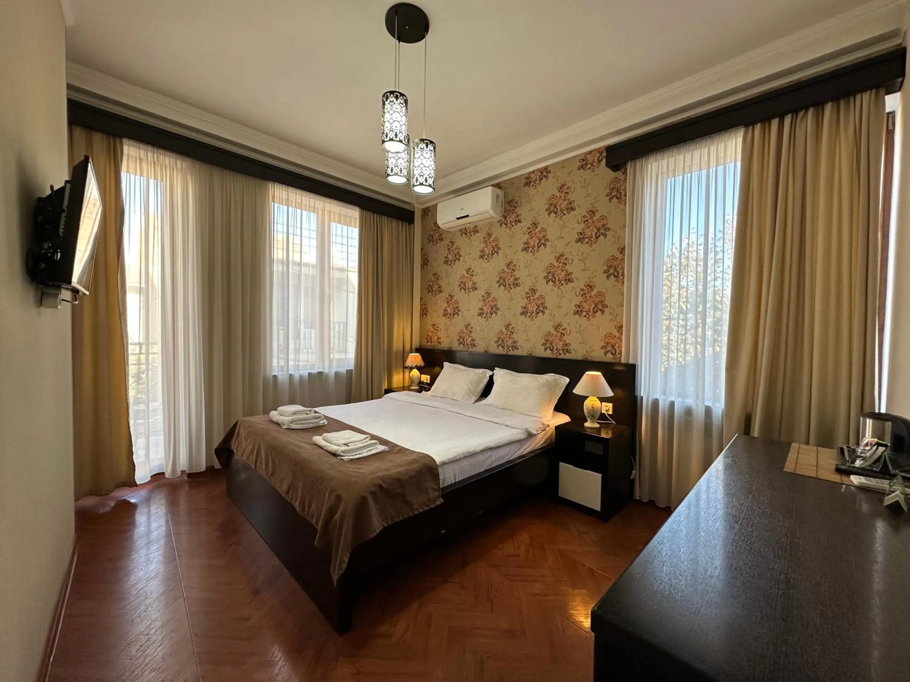 TV and multimedia, Bed in Hotel Four Brothers