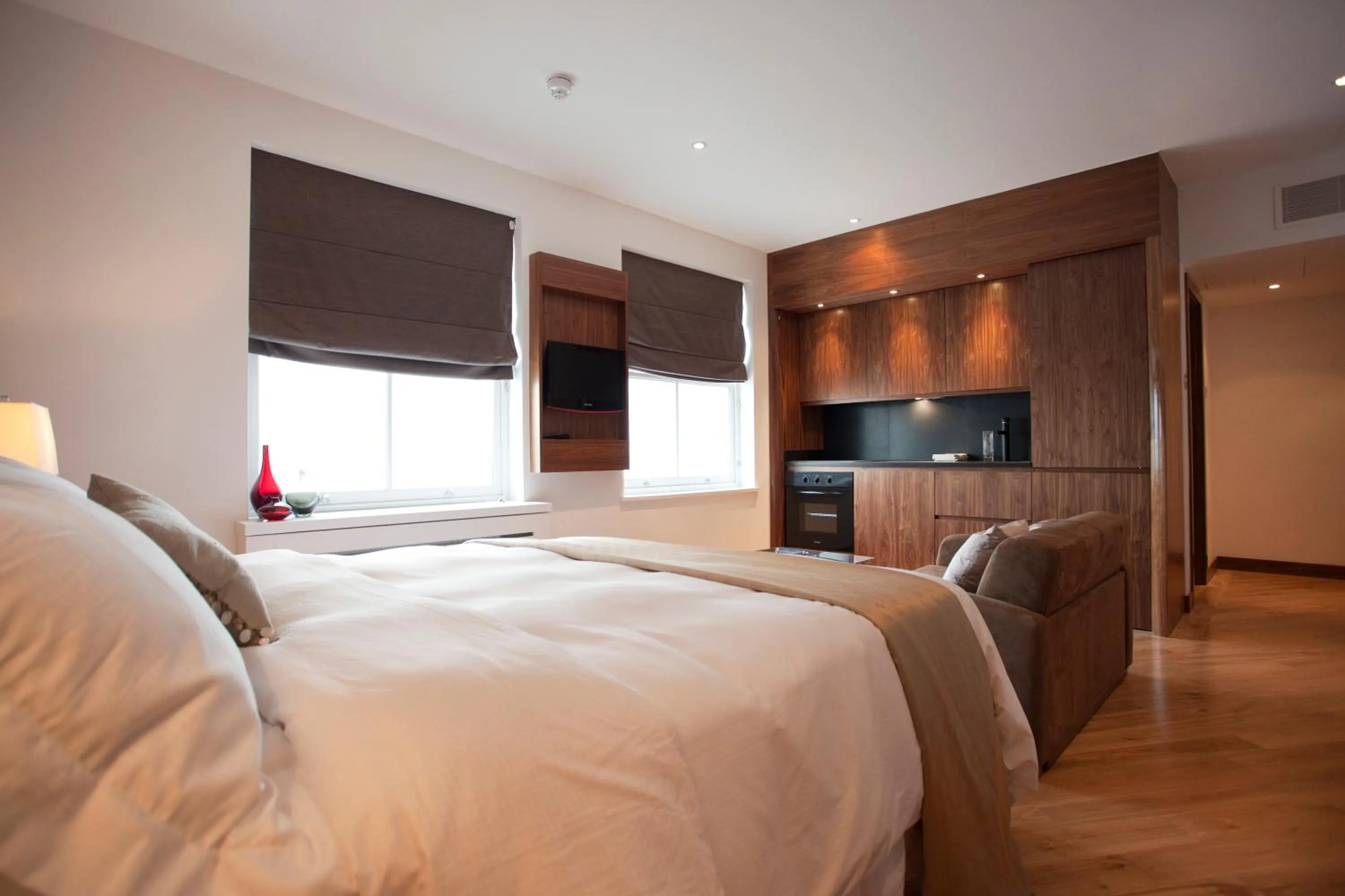 Photo of the whole room, Bed in Presidential Apartments Kensington