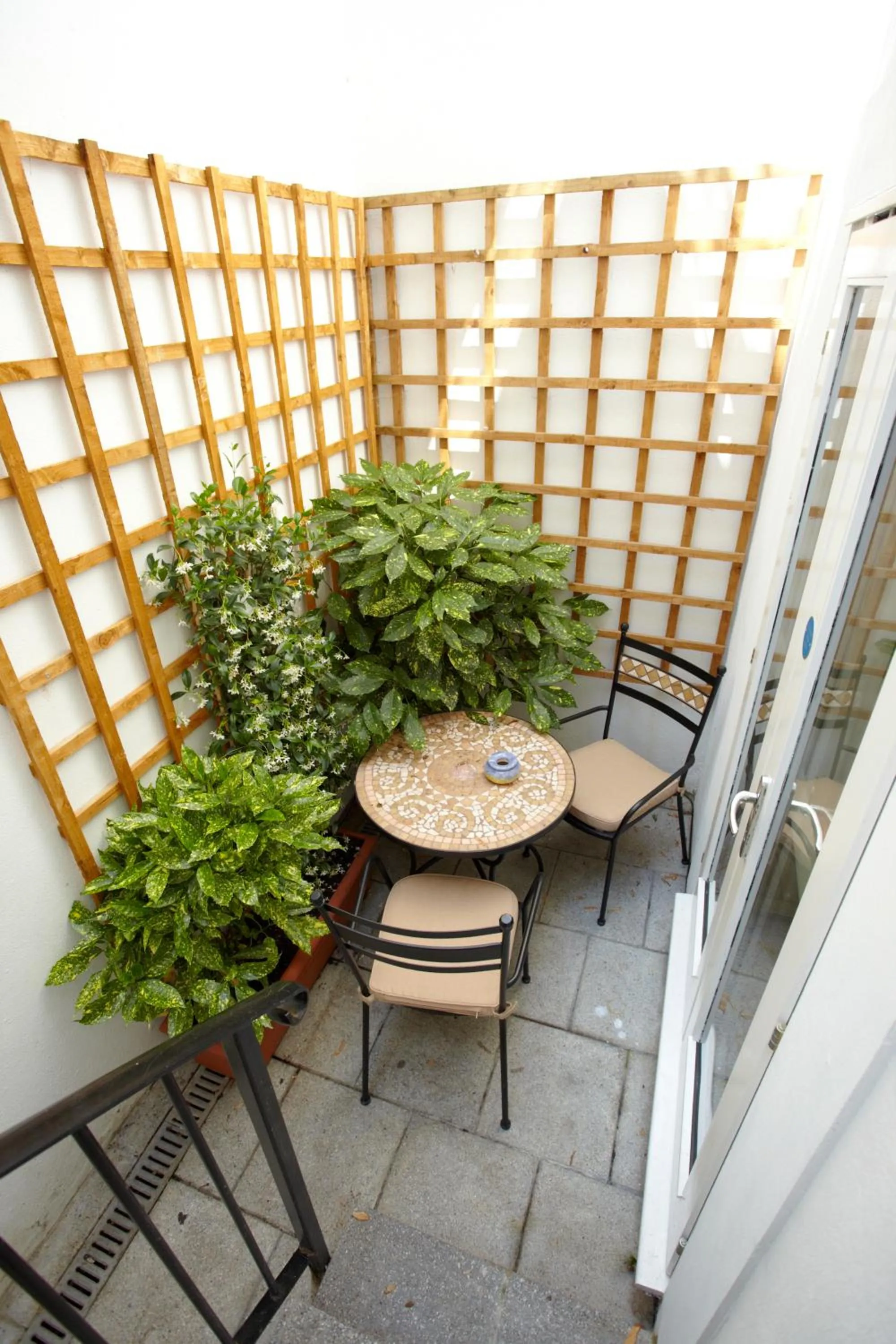 Patio in Presidential Apartments Kensington