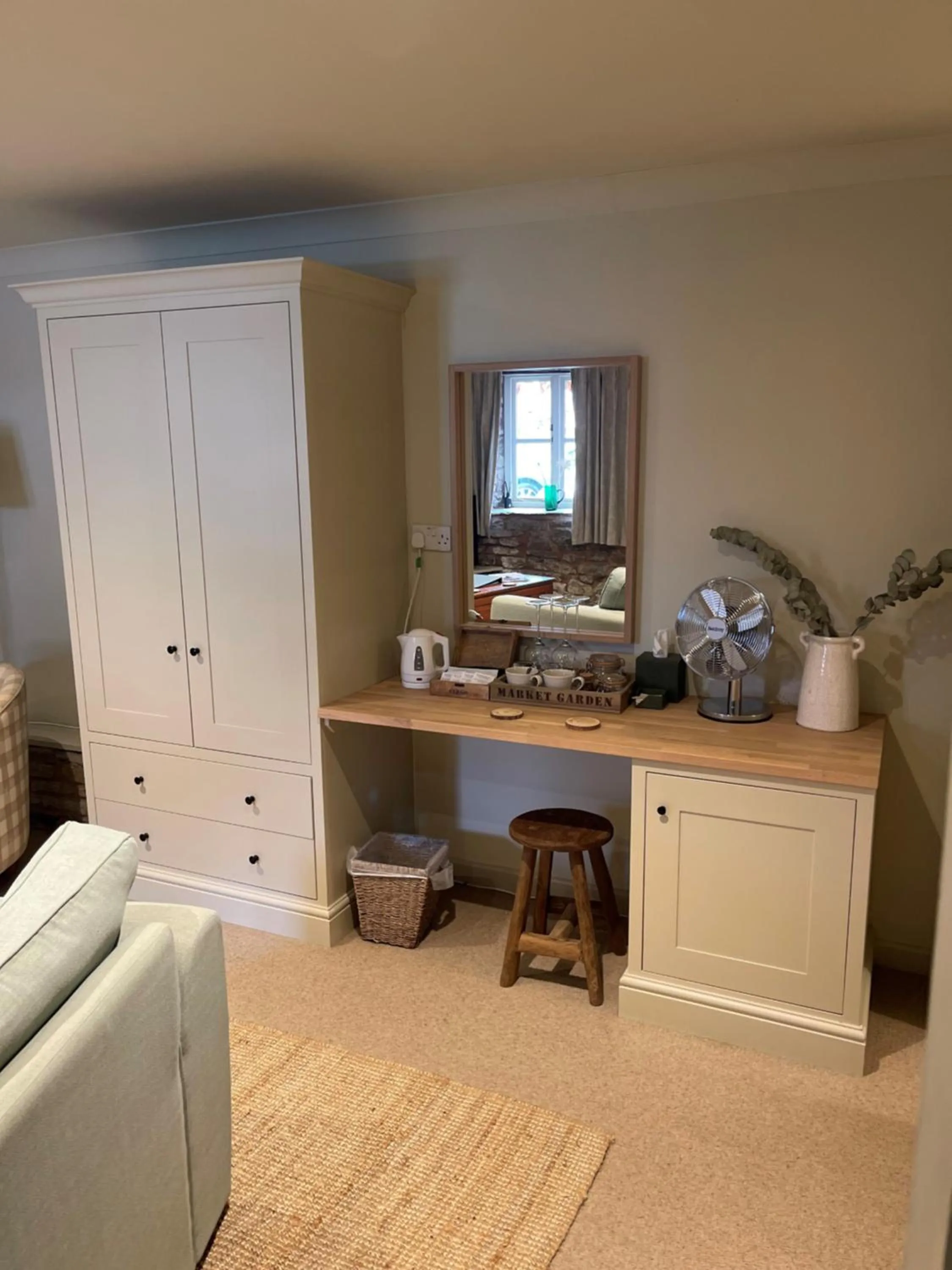 wardrobe in Riverside Inn, Aymestrey