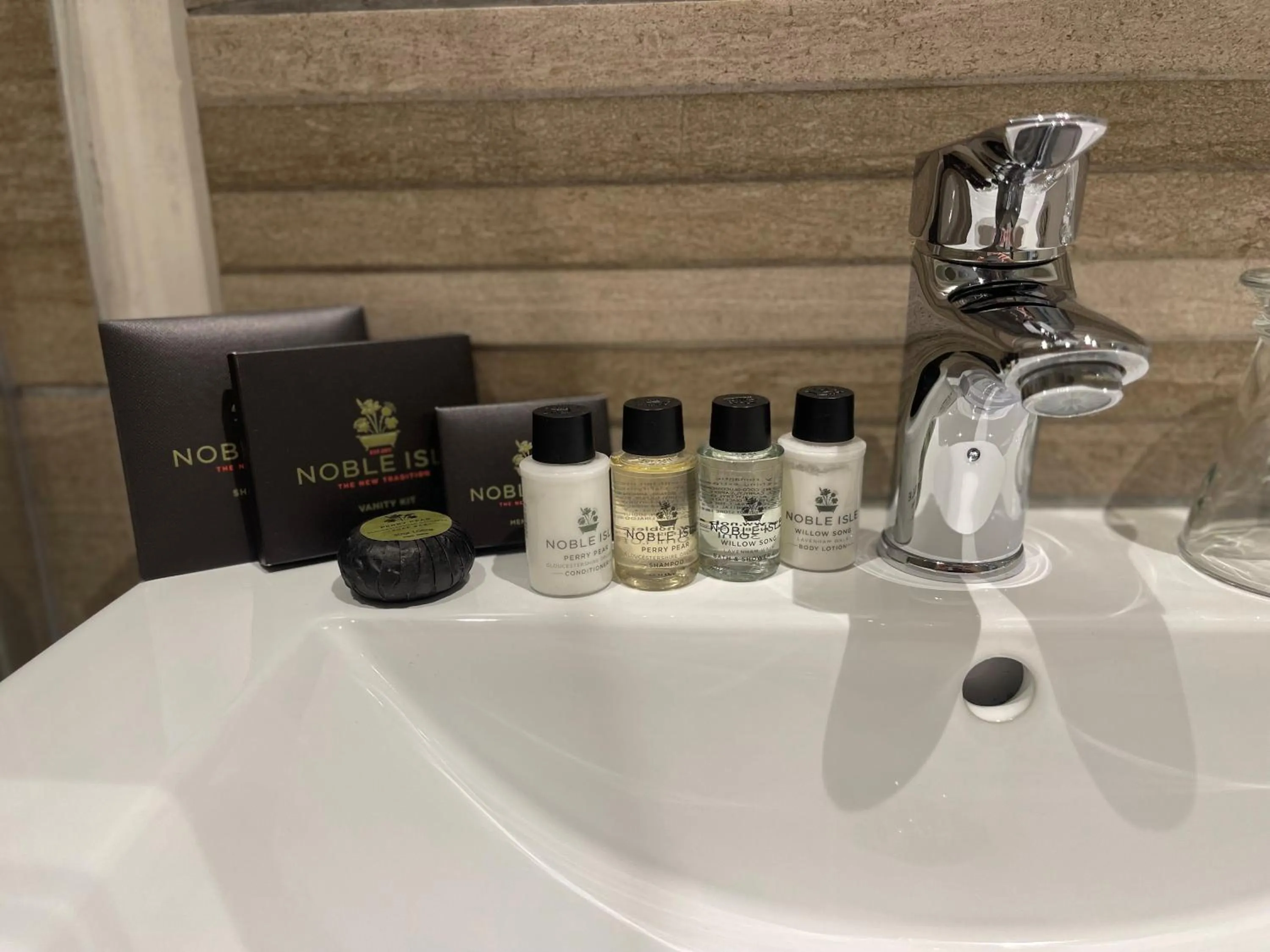 Bathroom in Riverside Inn, Aymestrey