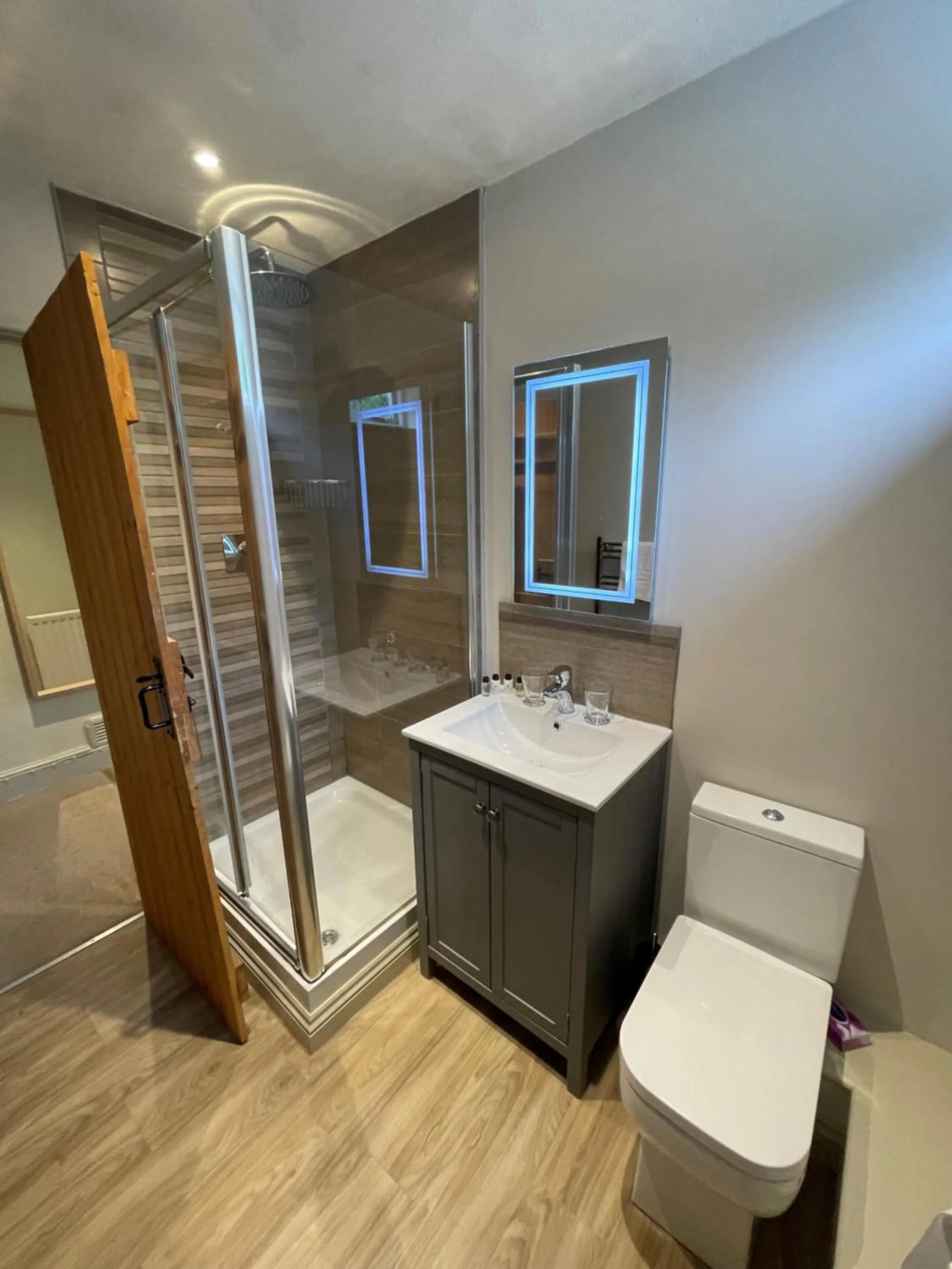 Bathroom in Riverside Inn, Aymestrey