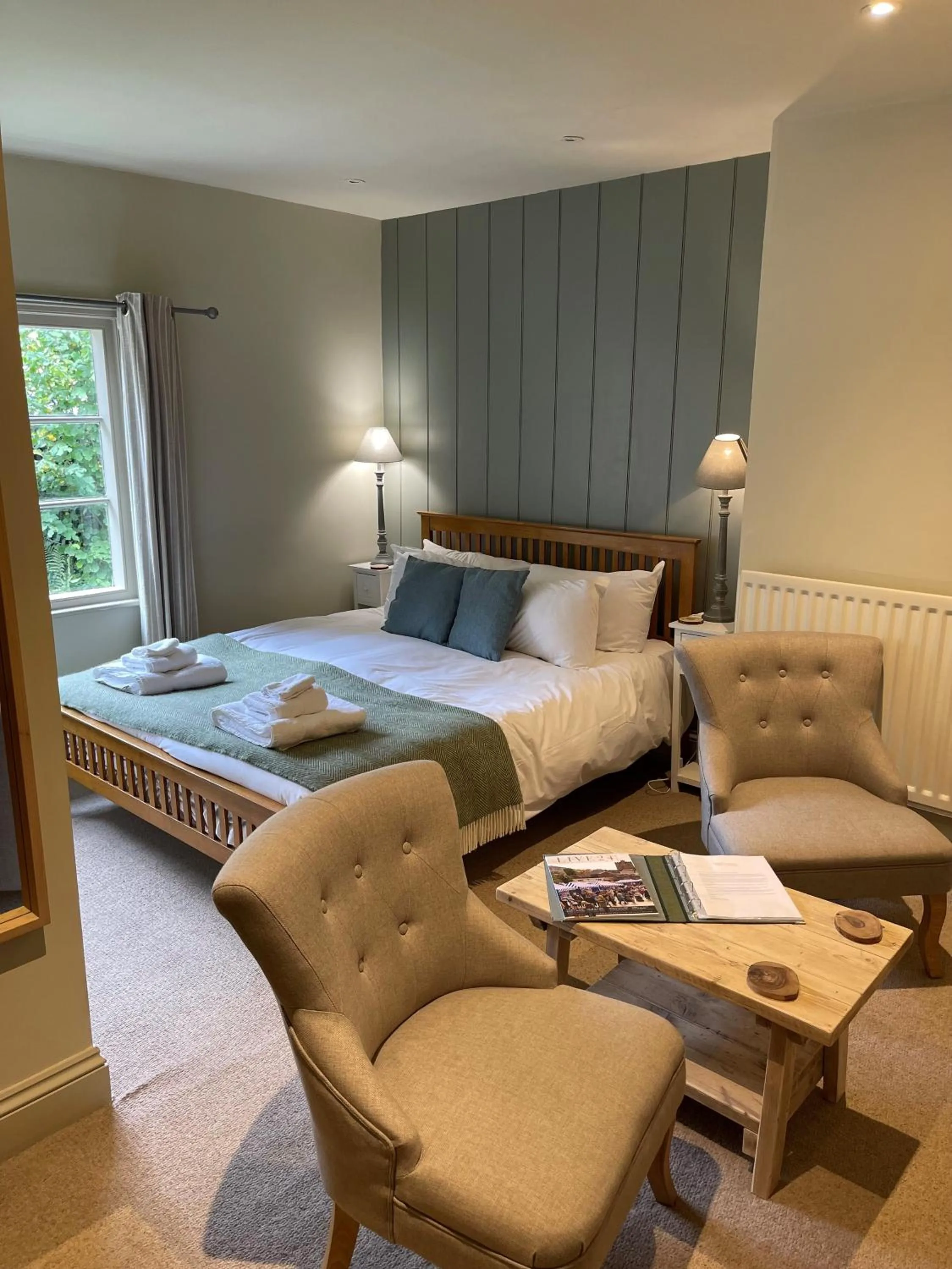 Seating area, Bed in Riverside Inn, Aymestrey