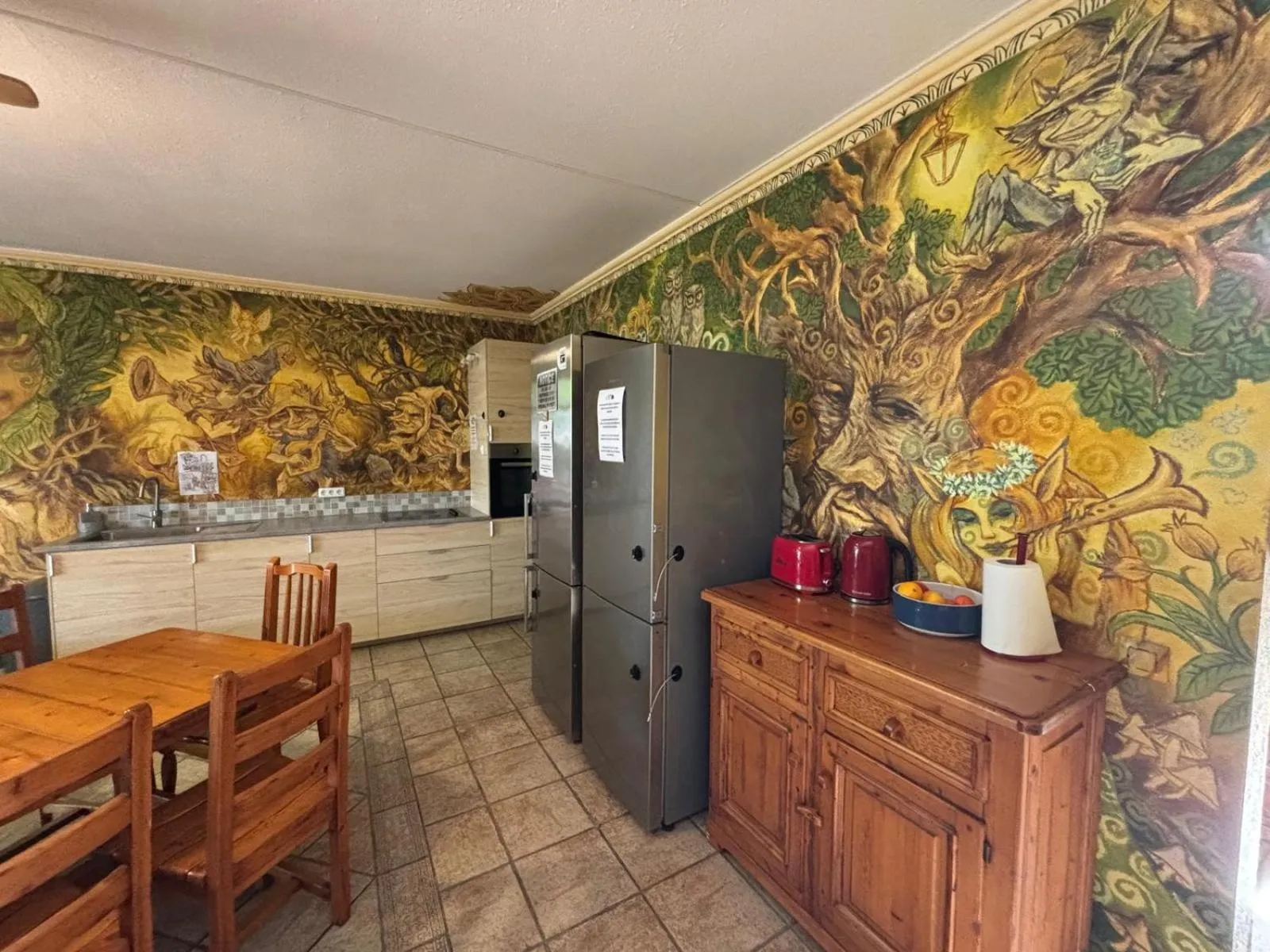 Communal lounge/ TV room in Hostel Los Duendes del Sur