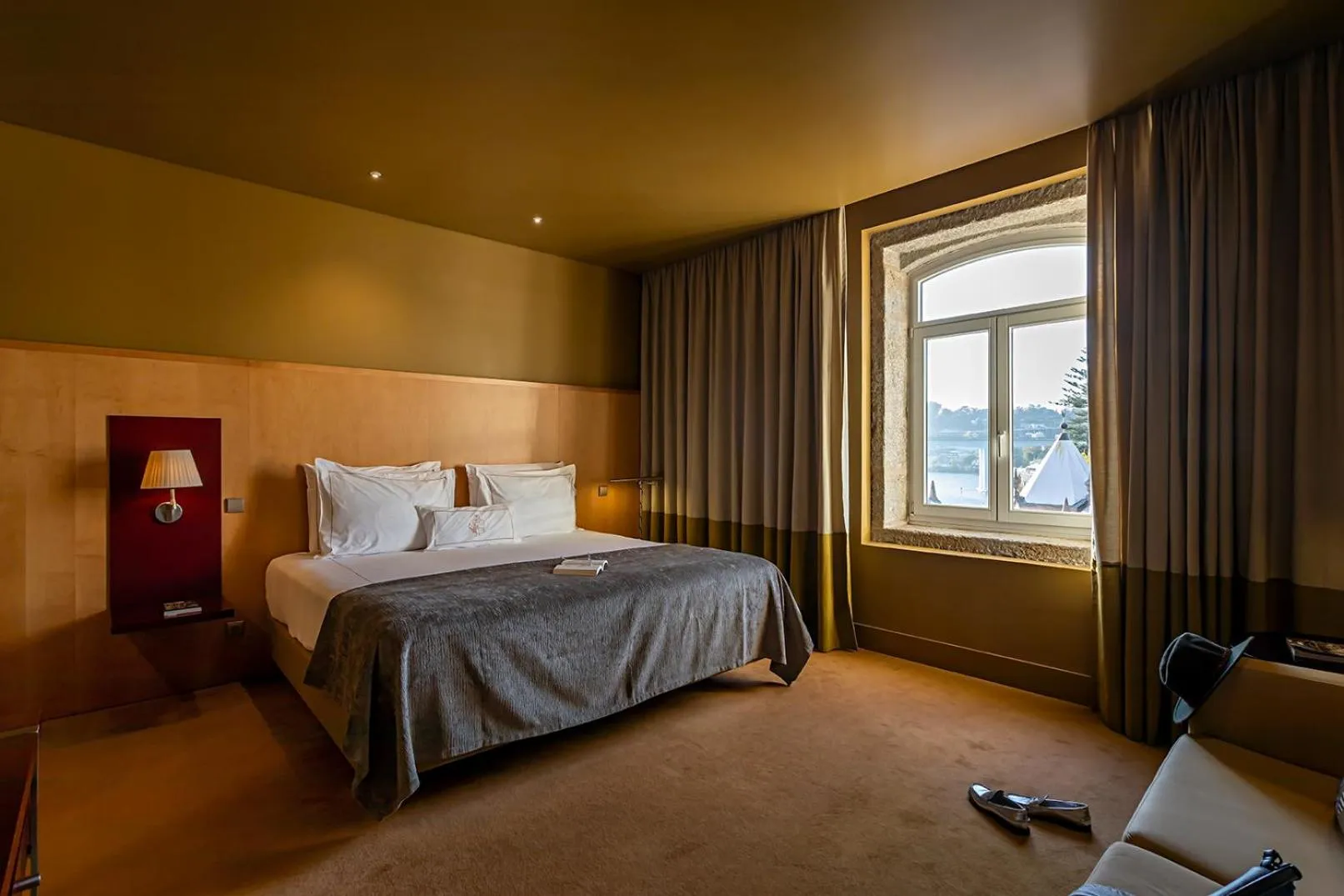 Bedroom, Bed in Pestana Palacio do Freixo, Pousada & National Monument - The Leading Hotels of the World