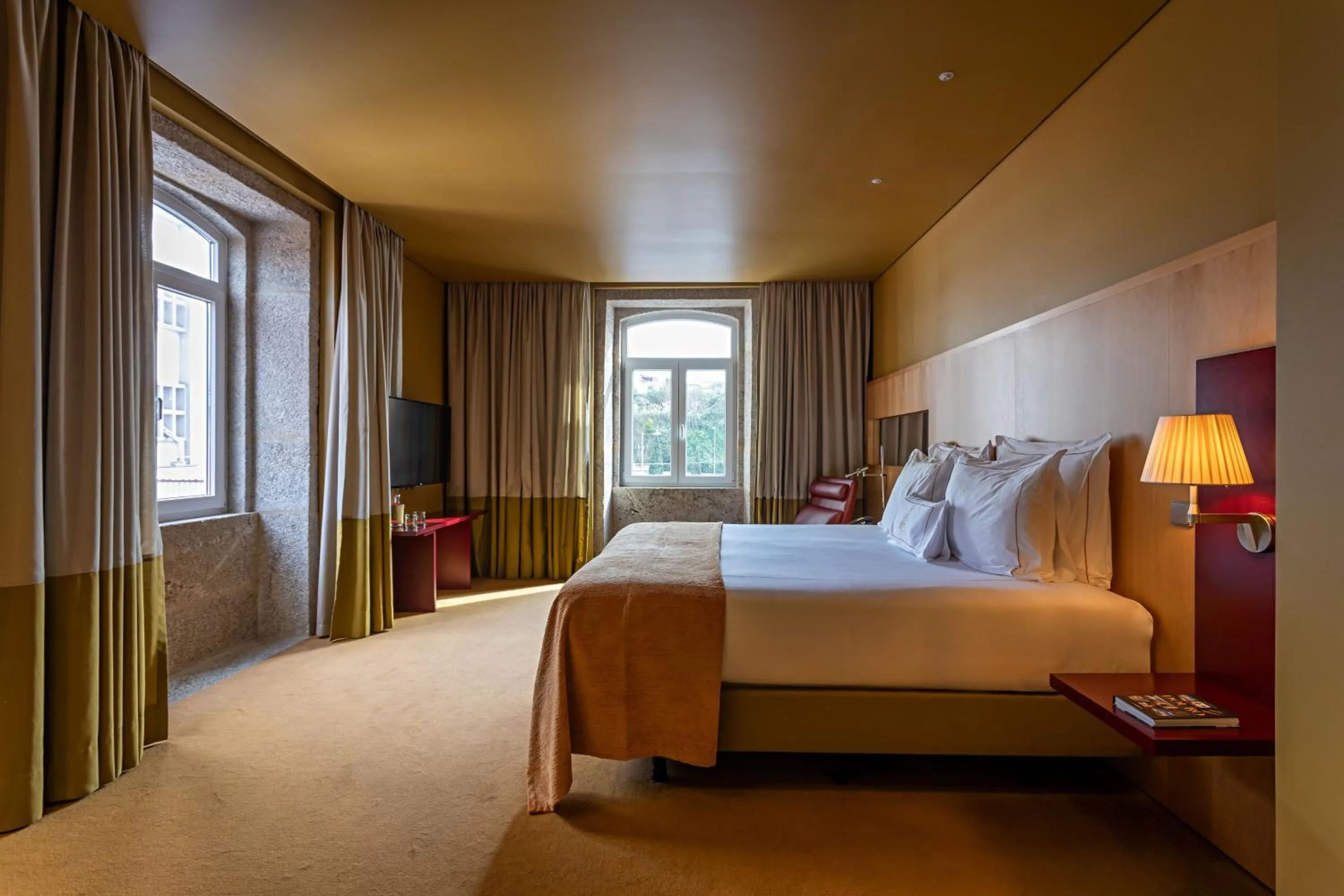 Bedroom, Bed in Pestana Palacio do Freixo, Pousada & National Monument - The Leading Hotels of the World
