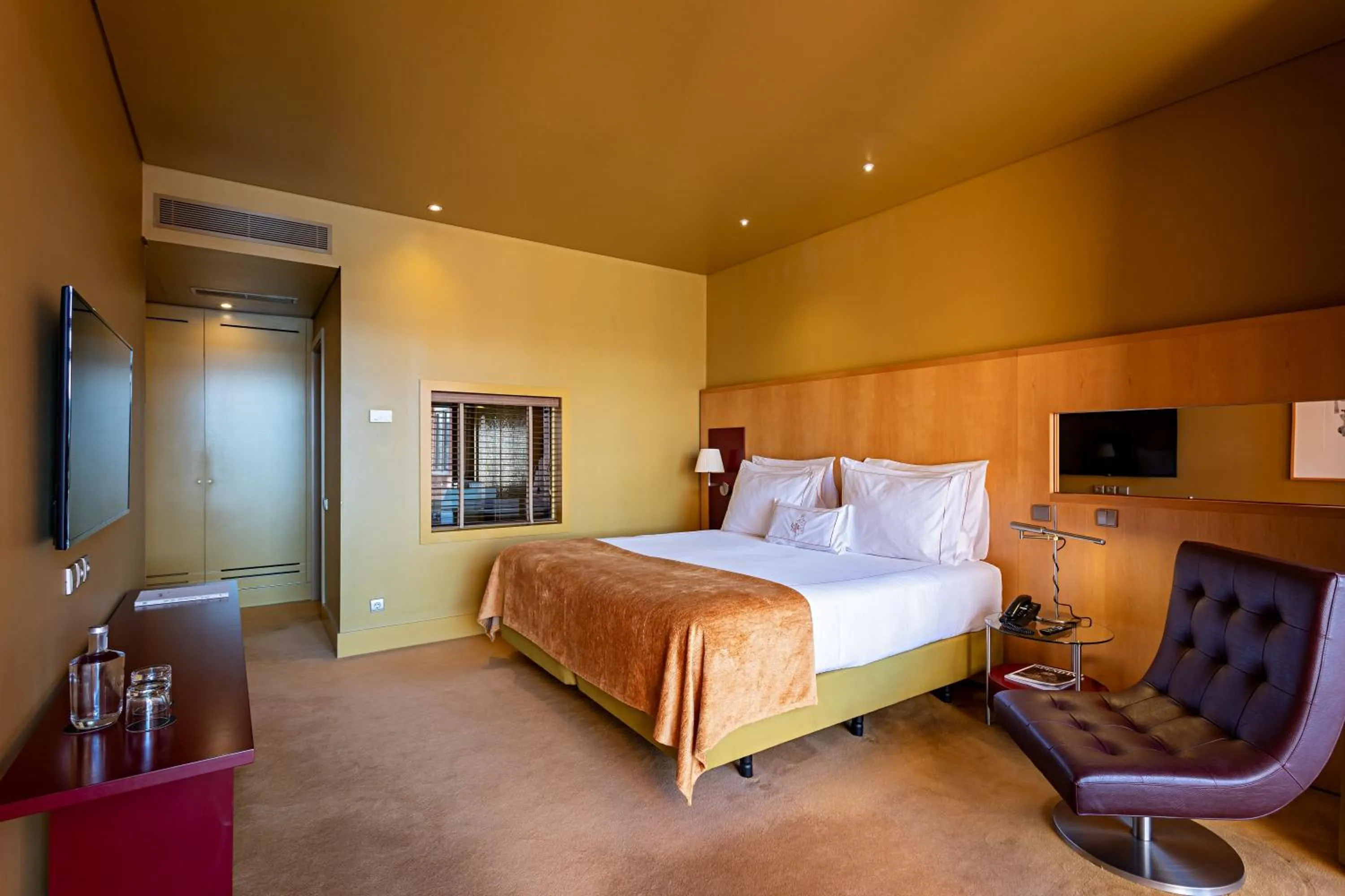 Bedroom, Bed in Pestana Palacio do Freixo, Pousada & National Monument - The Leading Hotels of the World