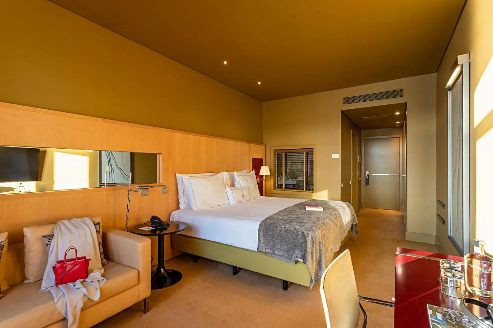 Bedroom, Bed in Pestana Palacio do Freixo, Pousada & National Monument - The Leading Hotels of the World