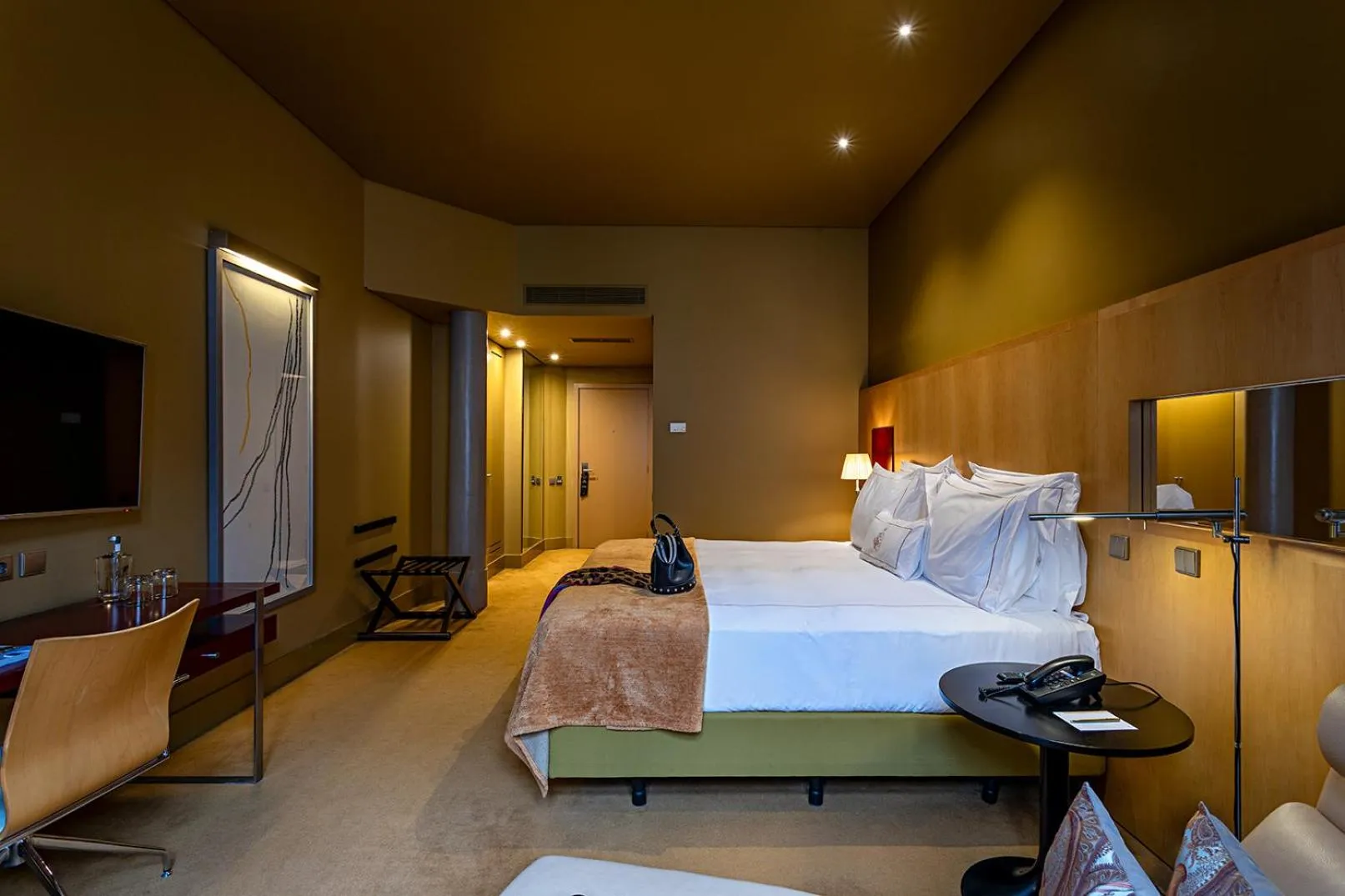 Bedroom, Bed in Pestana Palacio do Freixo, Pousada & National Monument - The Leading Hotels of the World