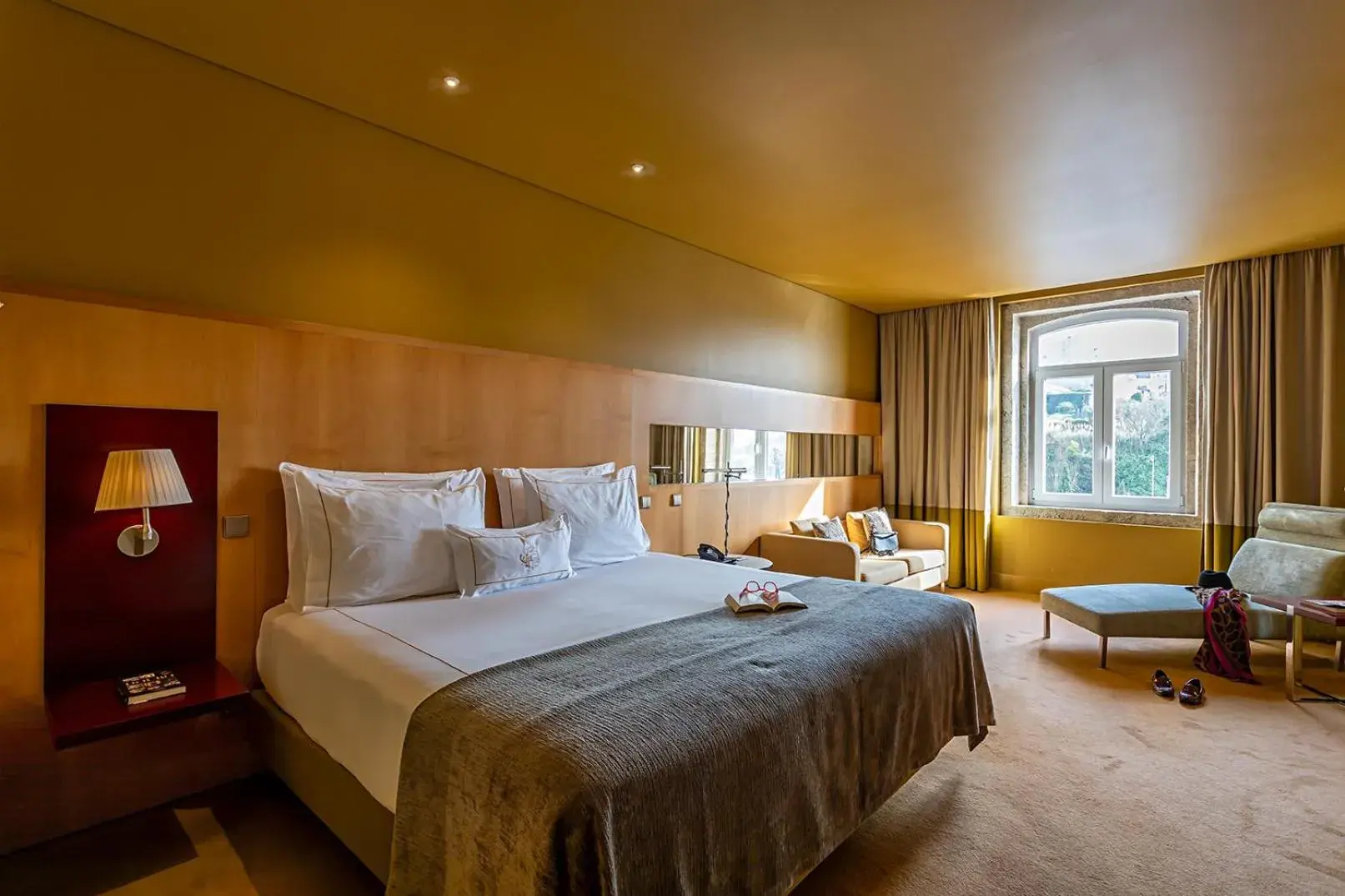 Superior Double Room with Extra Bed in Pestana Palacio do Freixo, Pousada & National Monument - The Leading Hotels of the World Superior Double Room with Extra Bed in Pestana Palacio do Freixo, Pousada & National Monument - The Leading Hotels of the World