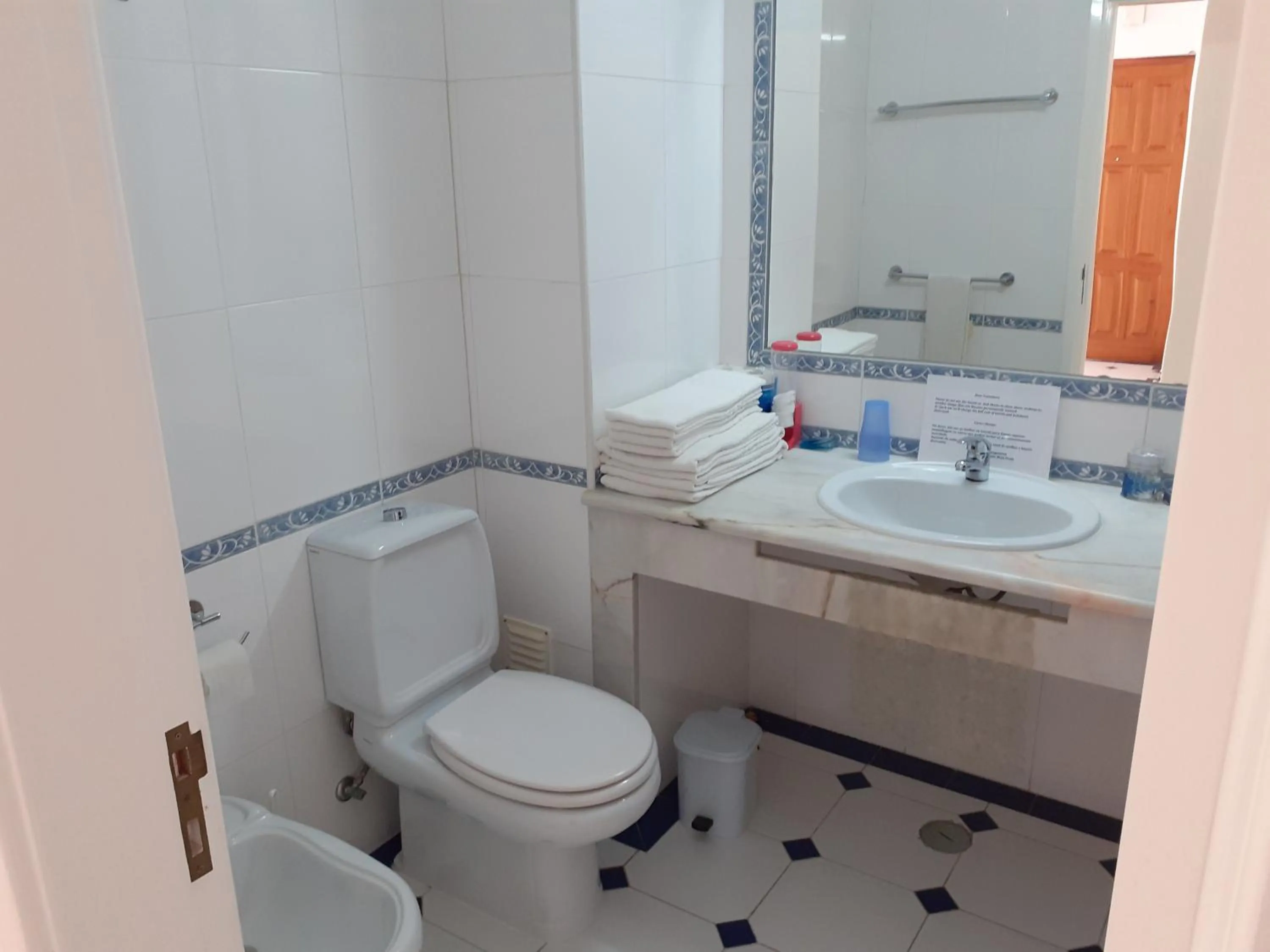 Bathroom in Clube Meia Praia