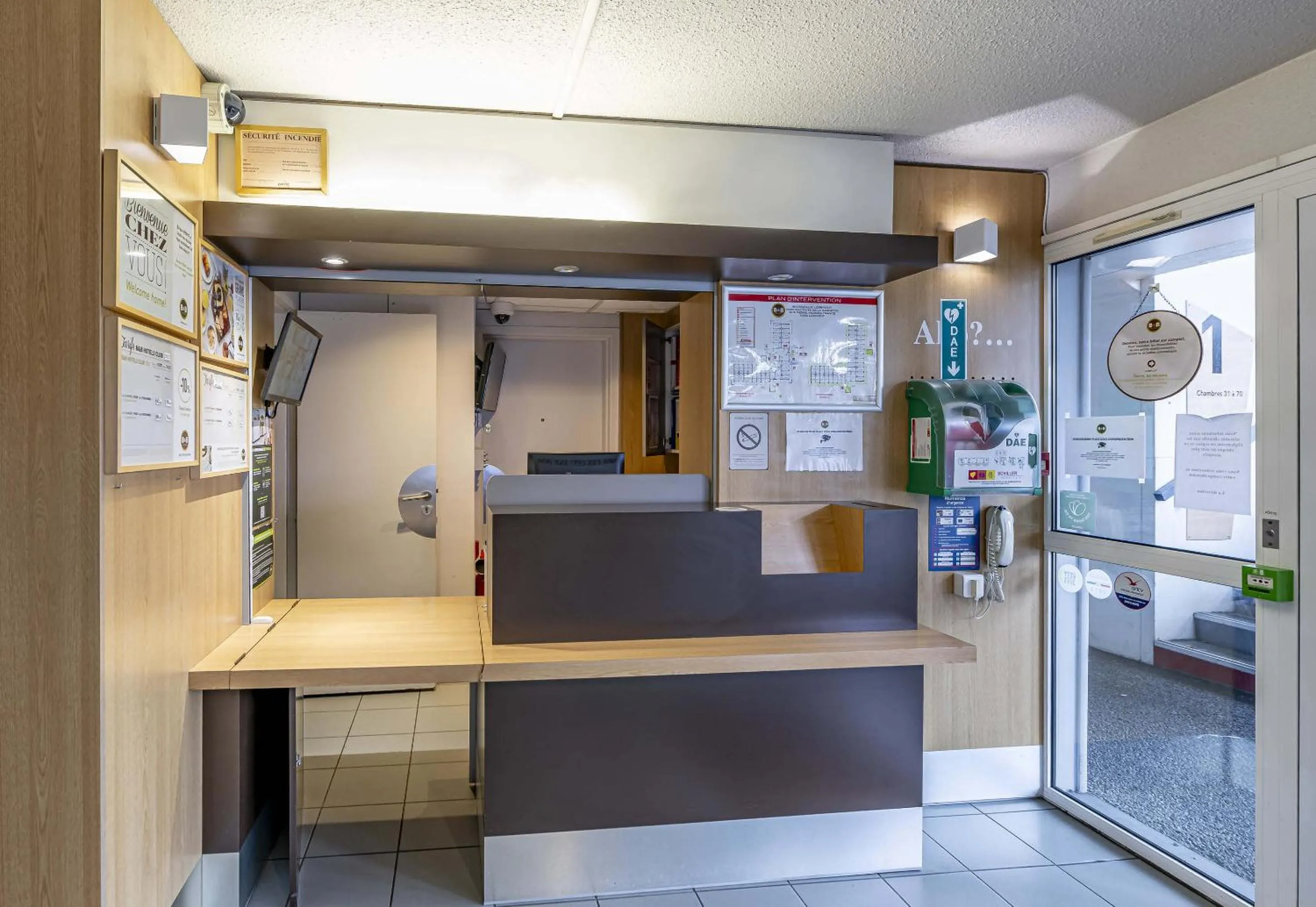 Lobby or reception in B&B HOTEL Bordeaux Lormont