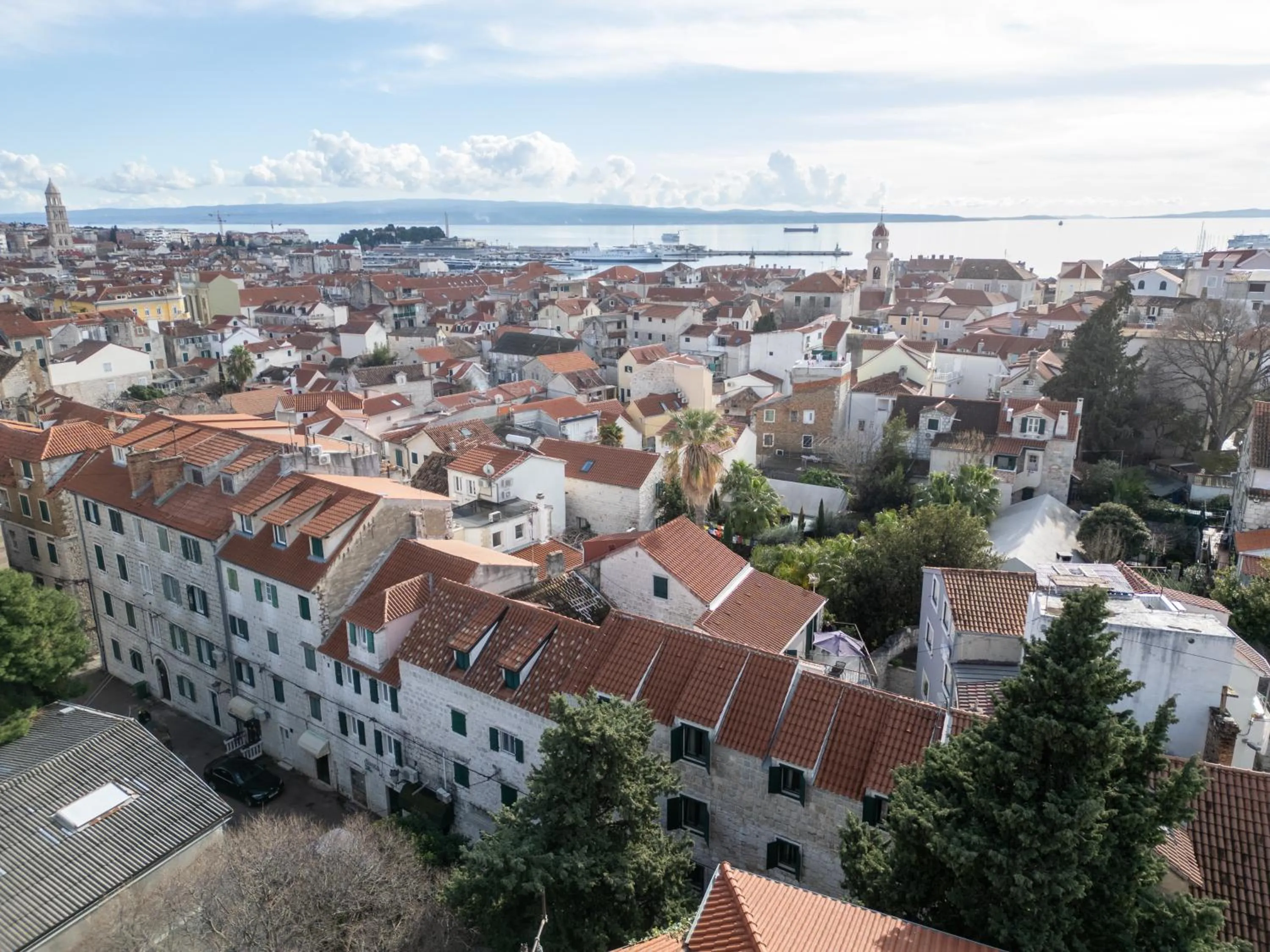 Property building in Apartments Korta