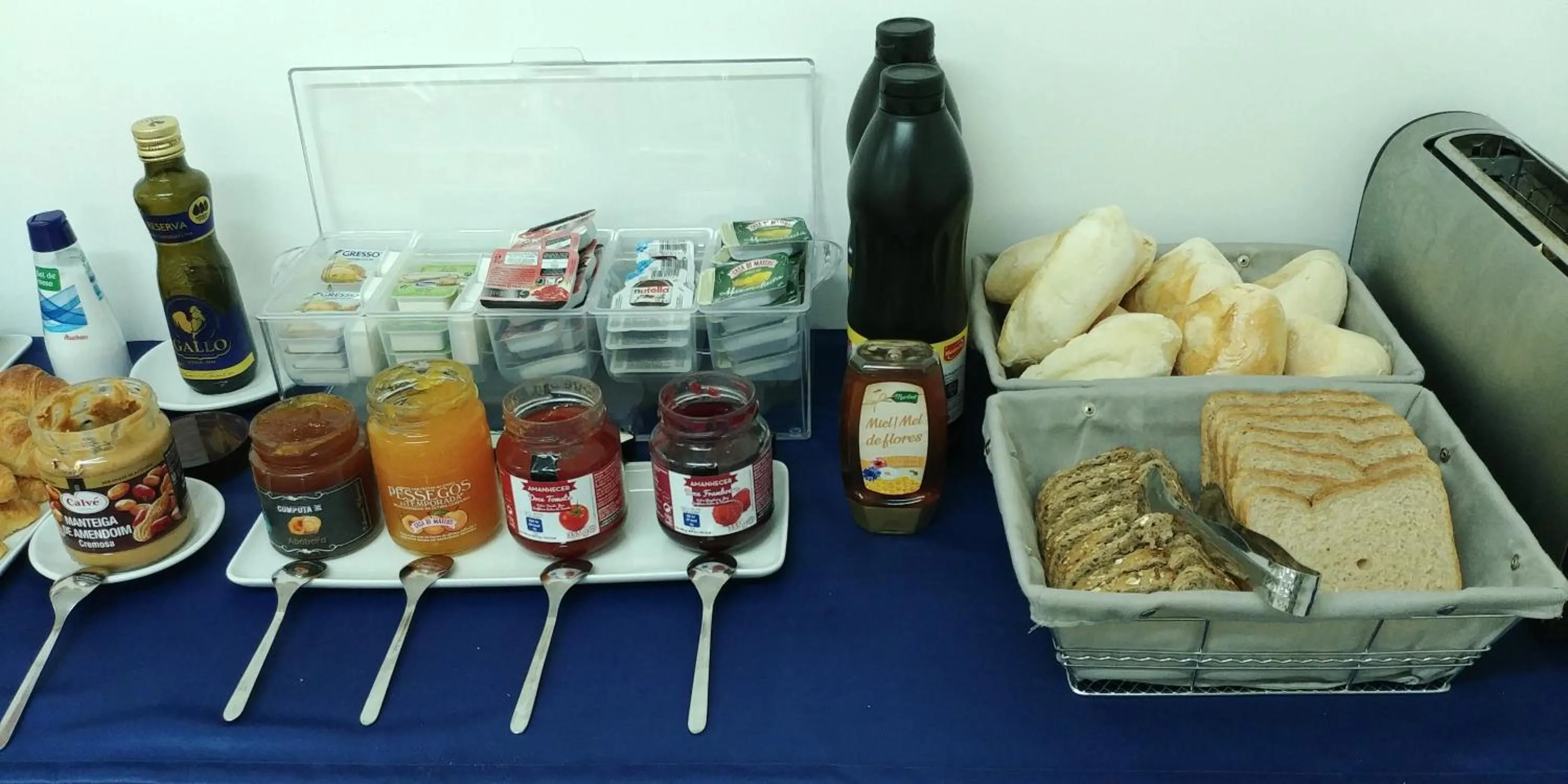 Breakfast in Puzzle Suites B&B