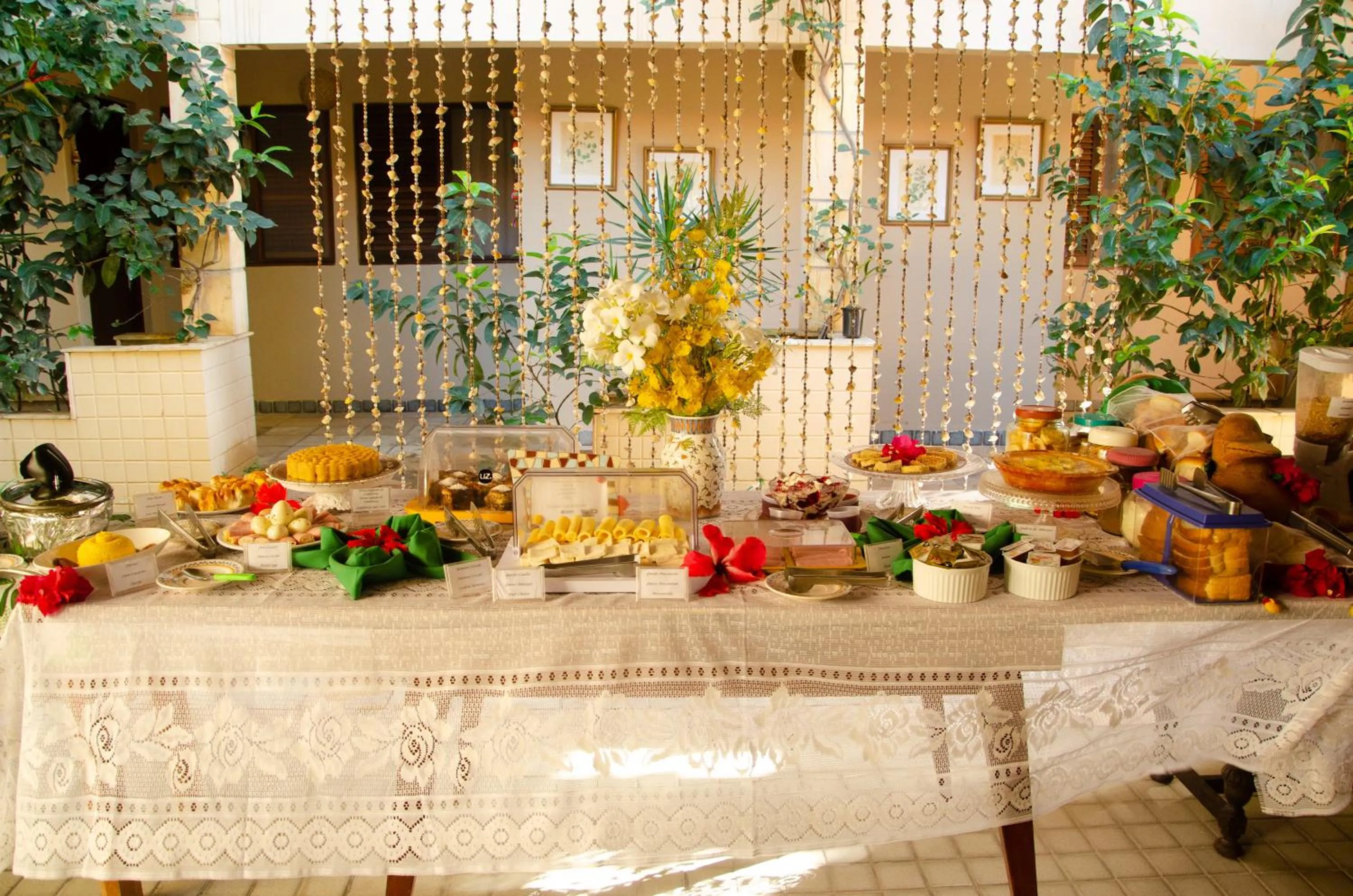 Food and drinks in Pousada das Bromélias