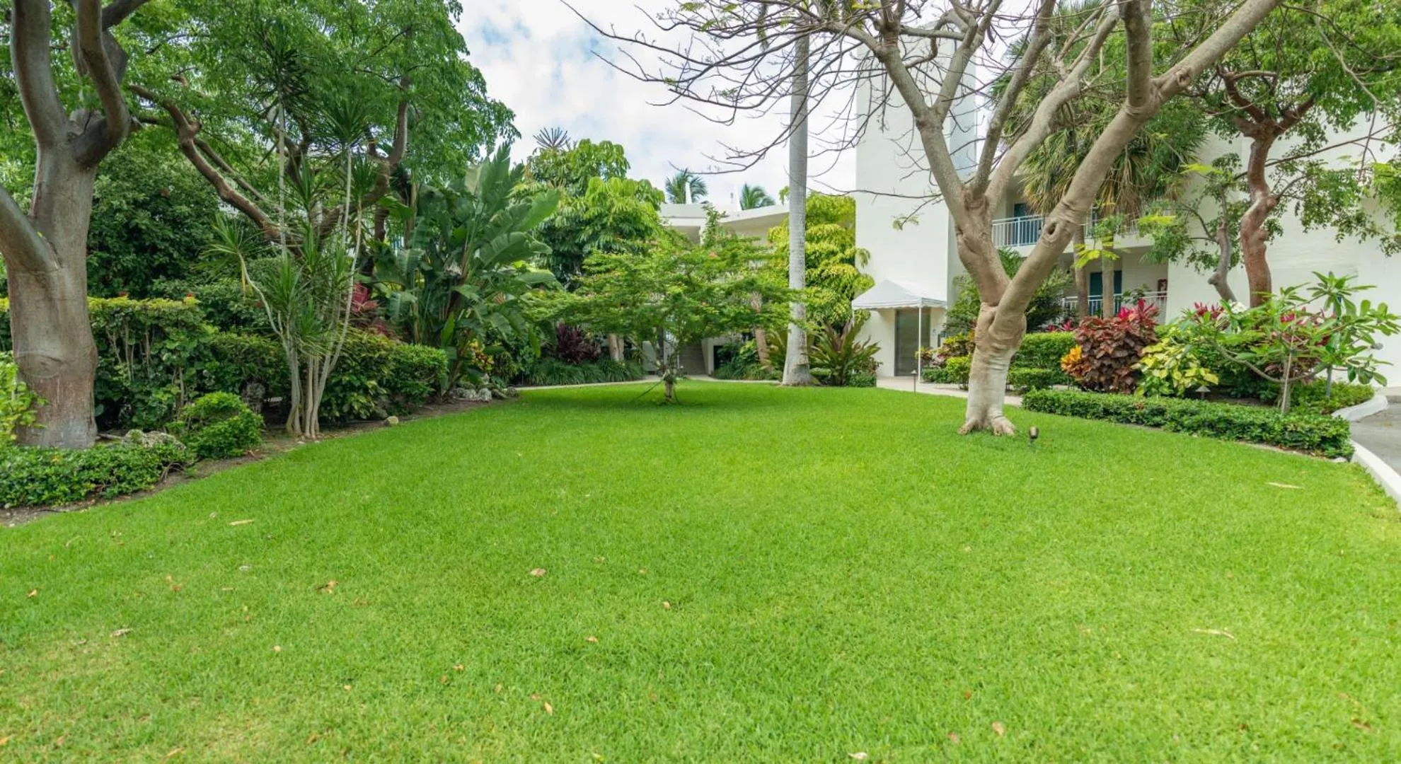 Property building in Caloosa Cove Resort