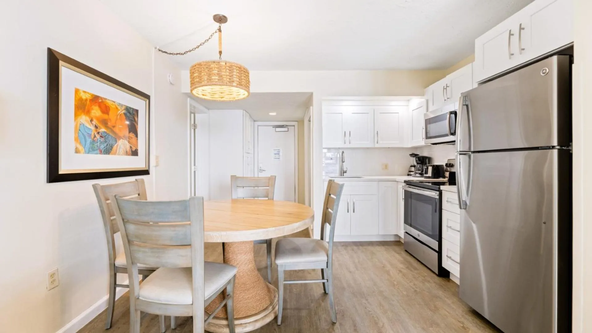 Kitchen or kitchenette in Caloosa Cove Resort