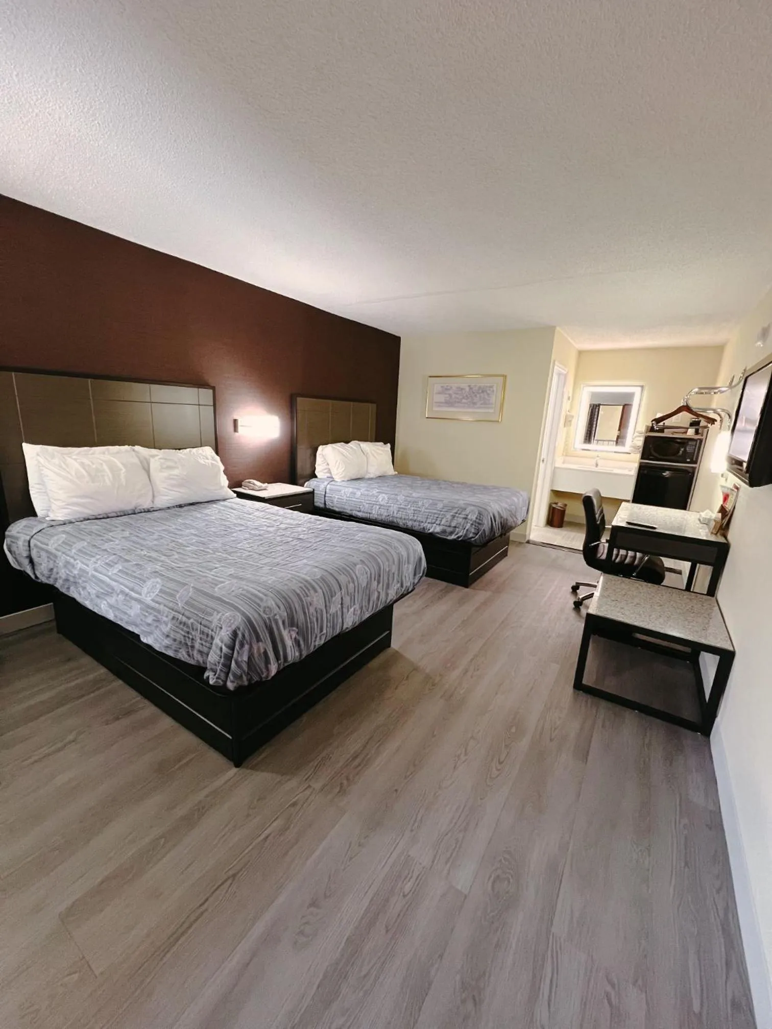 Bed in Travel Inn New Castle Airport