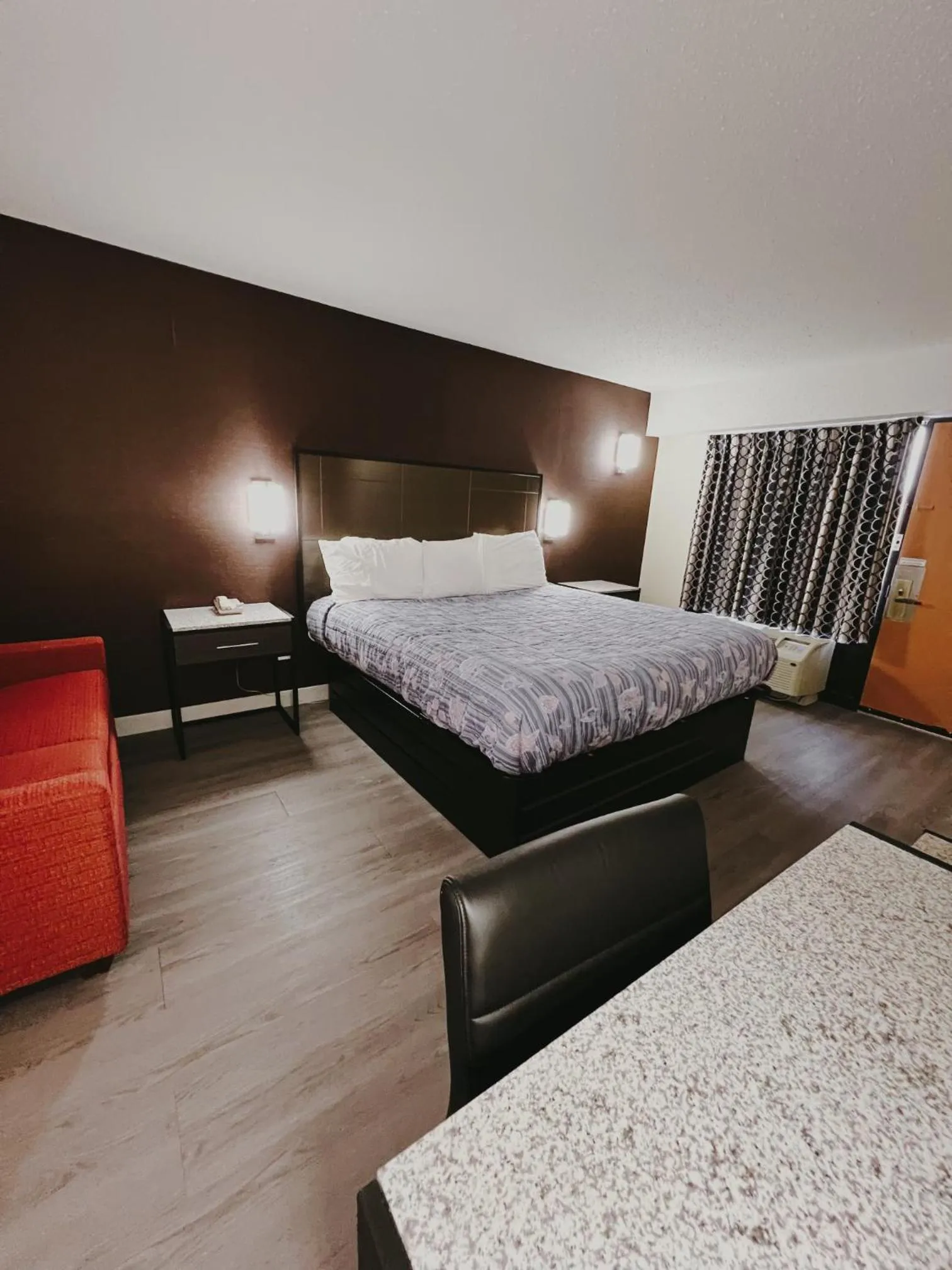 Bed in Travel Inn New Castle Airport