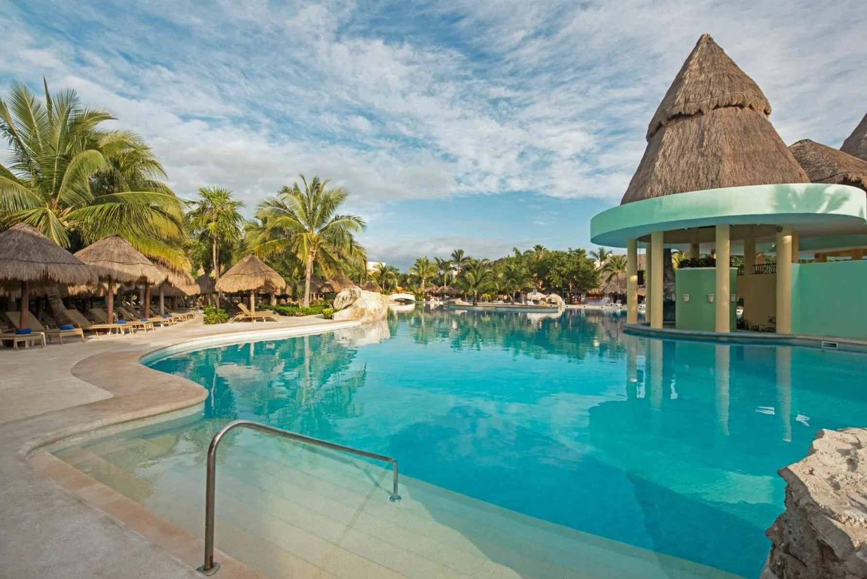 Swimming pool in Iberostar Selection Paraíso Maya - All Inclusive