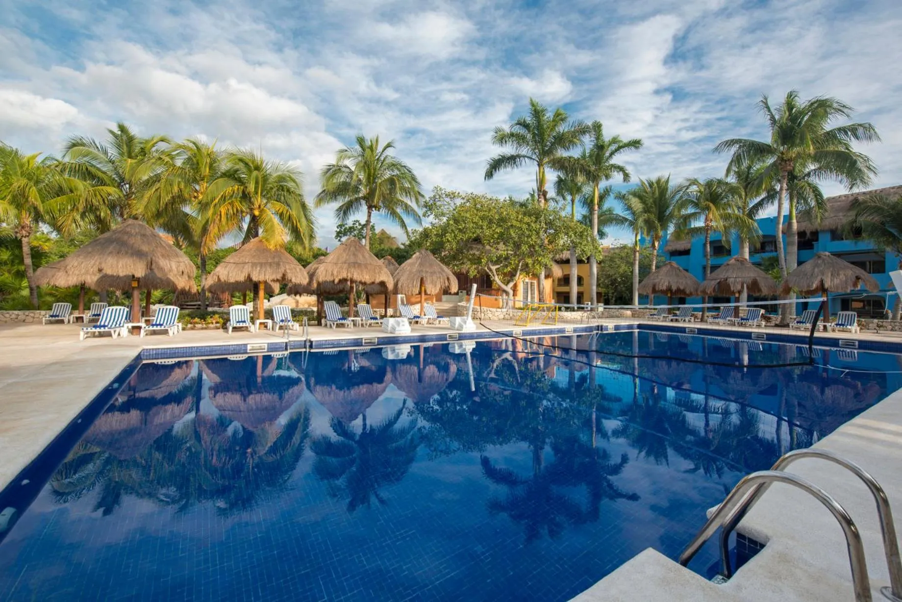 Swimming pool in Iberostar Selection Paraíso Maya - All Inclusive